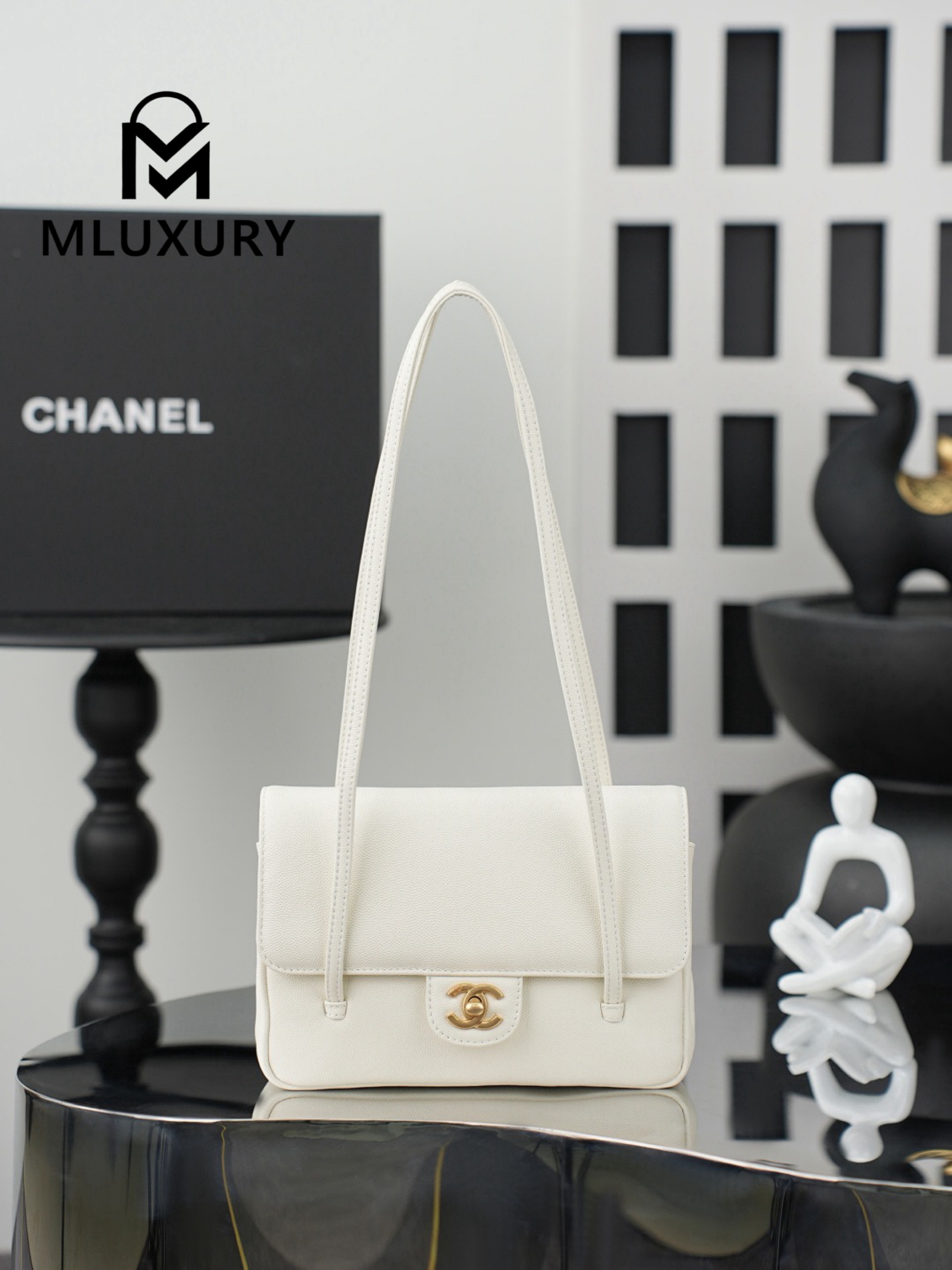 CHANEL 26P Preppy Coco, White