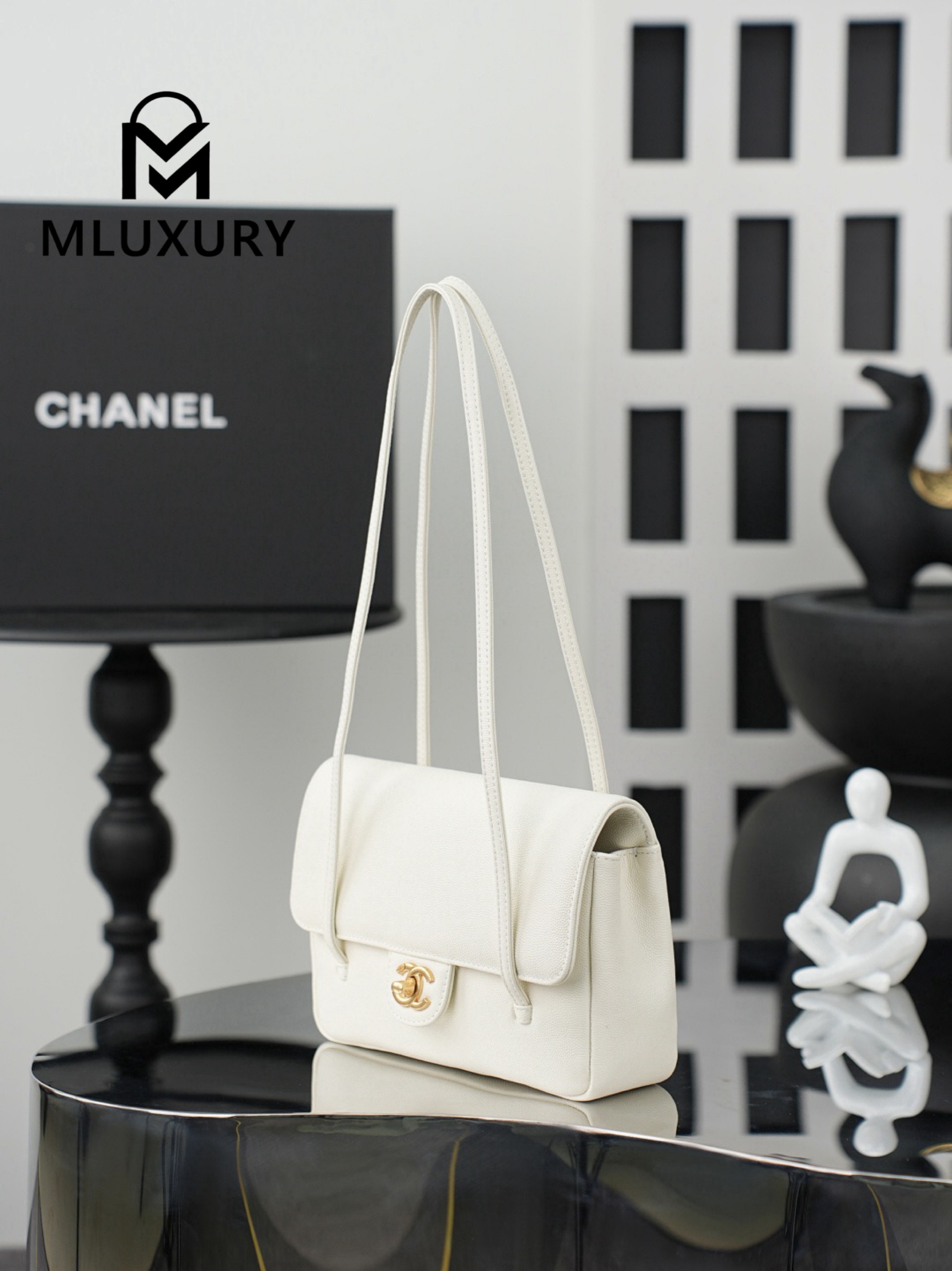 CHANEL 26P Preppy Coco, White