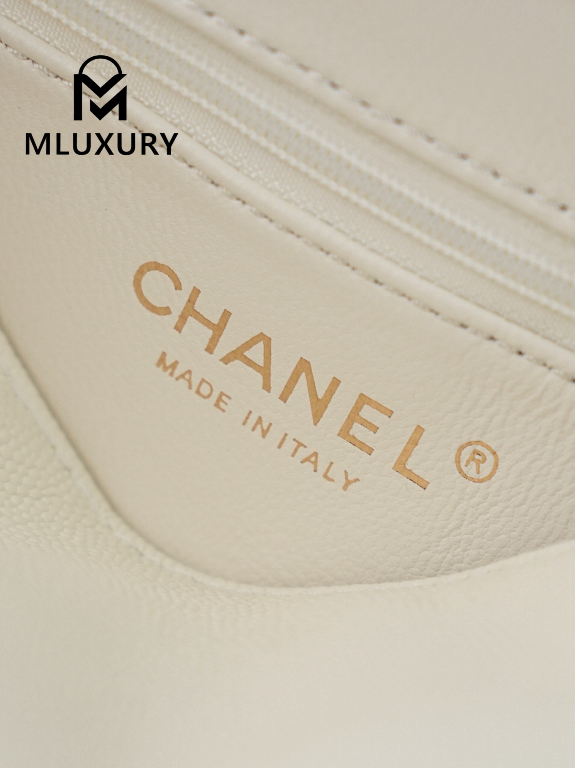 CHANEL 26P Preppy Coco, White
