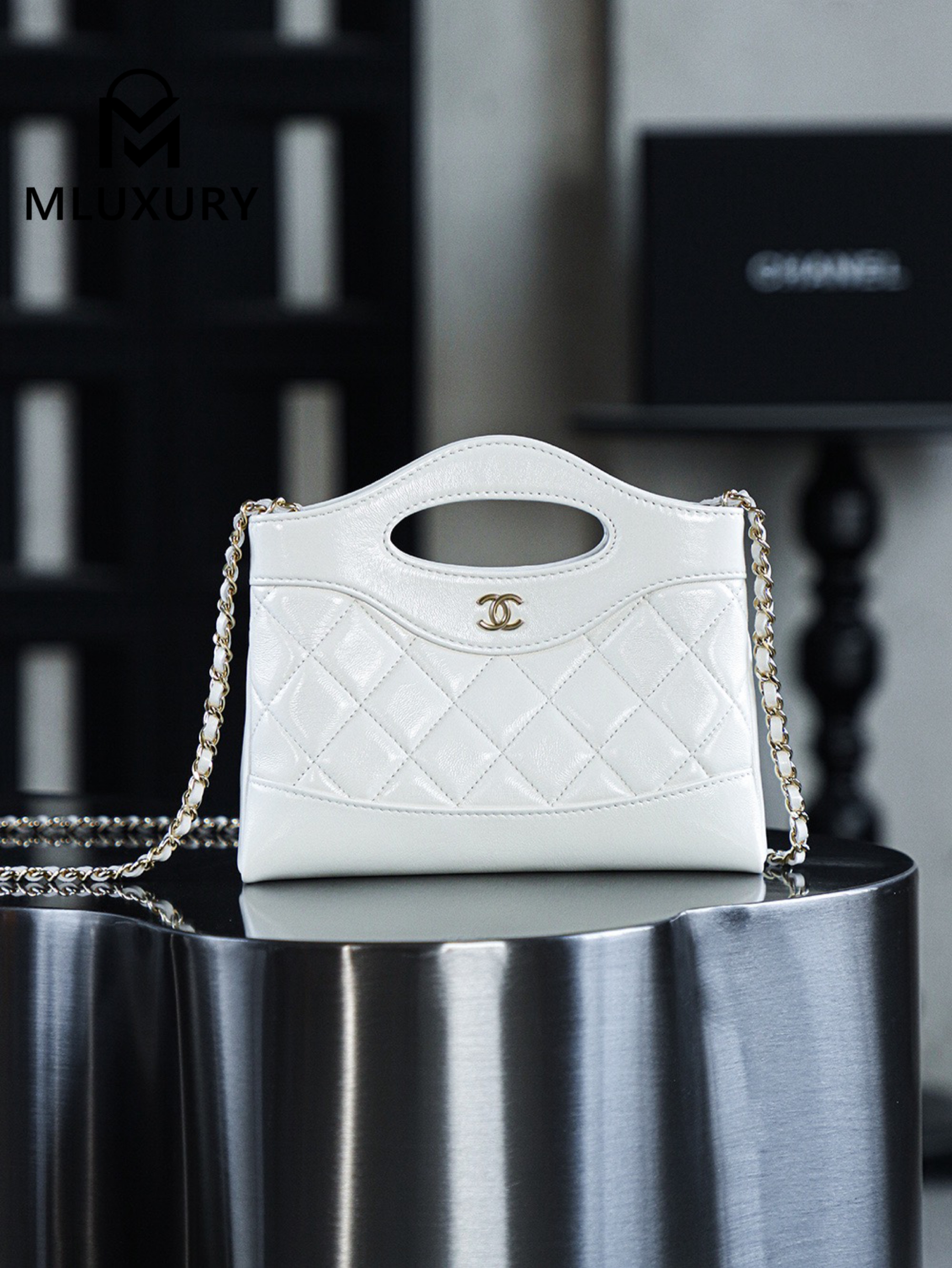 CHANEL 24S 31bag nano, White
