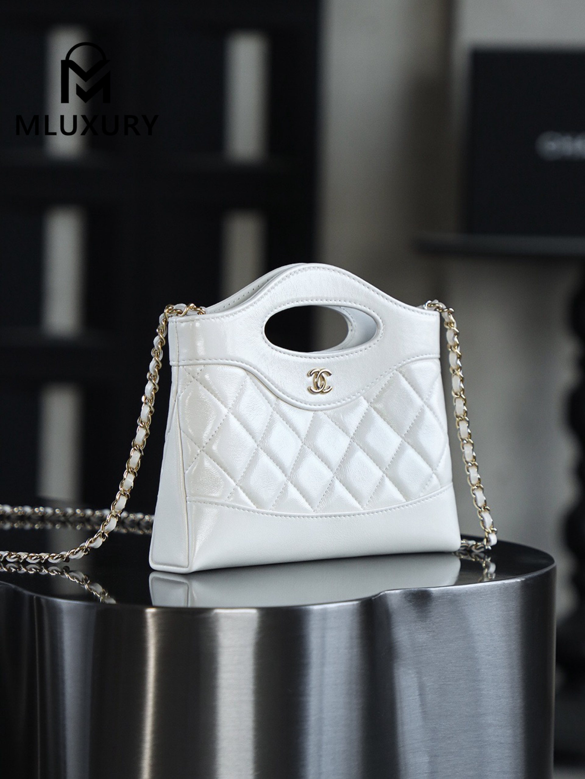CHANEL 24S 31bag nano, White