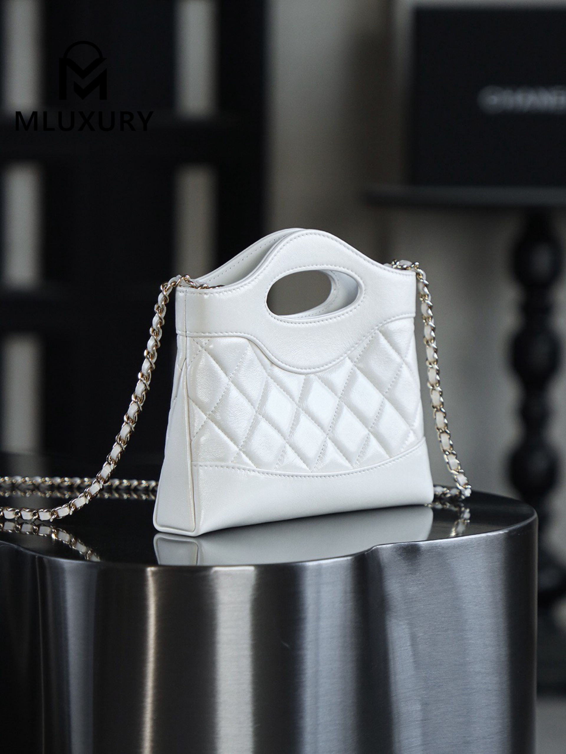 CHANEL 24S 31bag nano, White