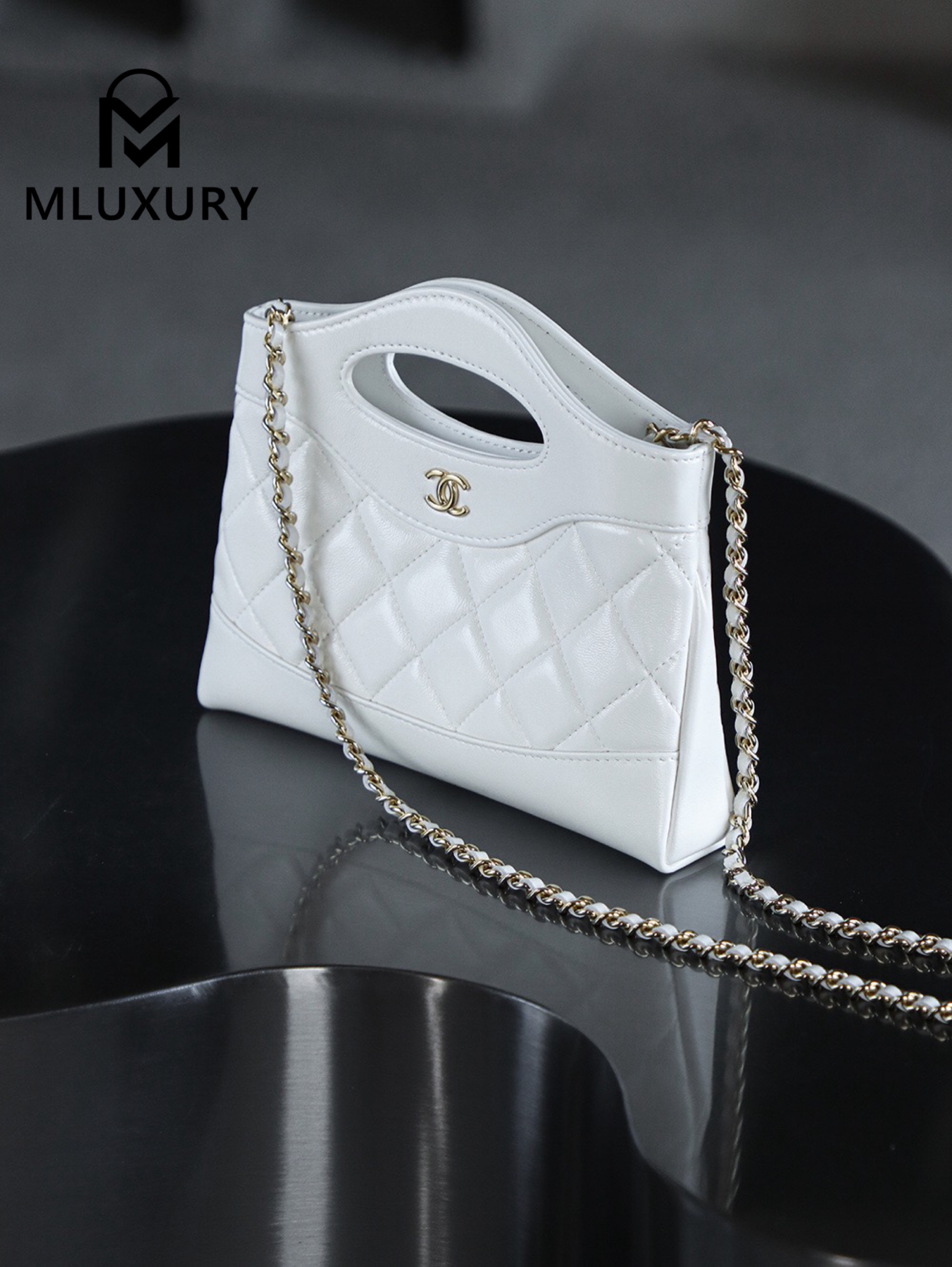 CHANEL 24S 31bag nano, White