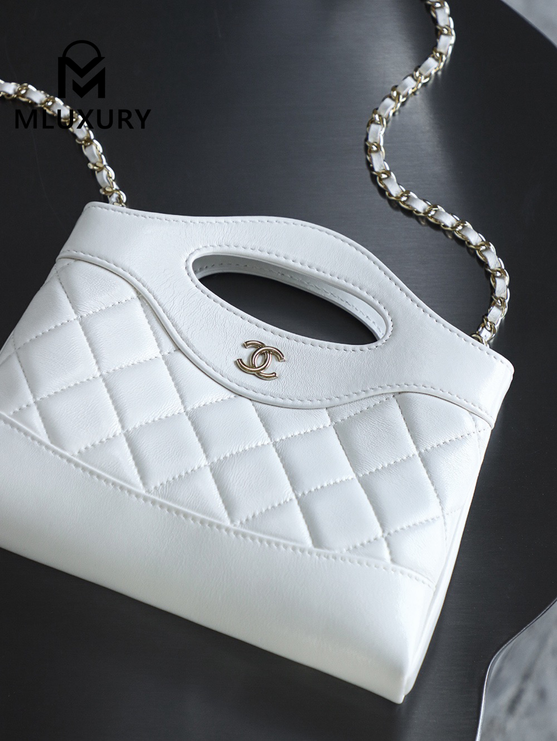 CHANEL 24S 31bag nano, White