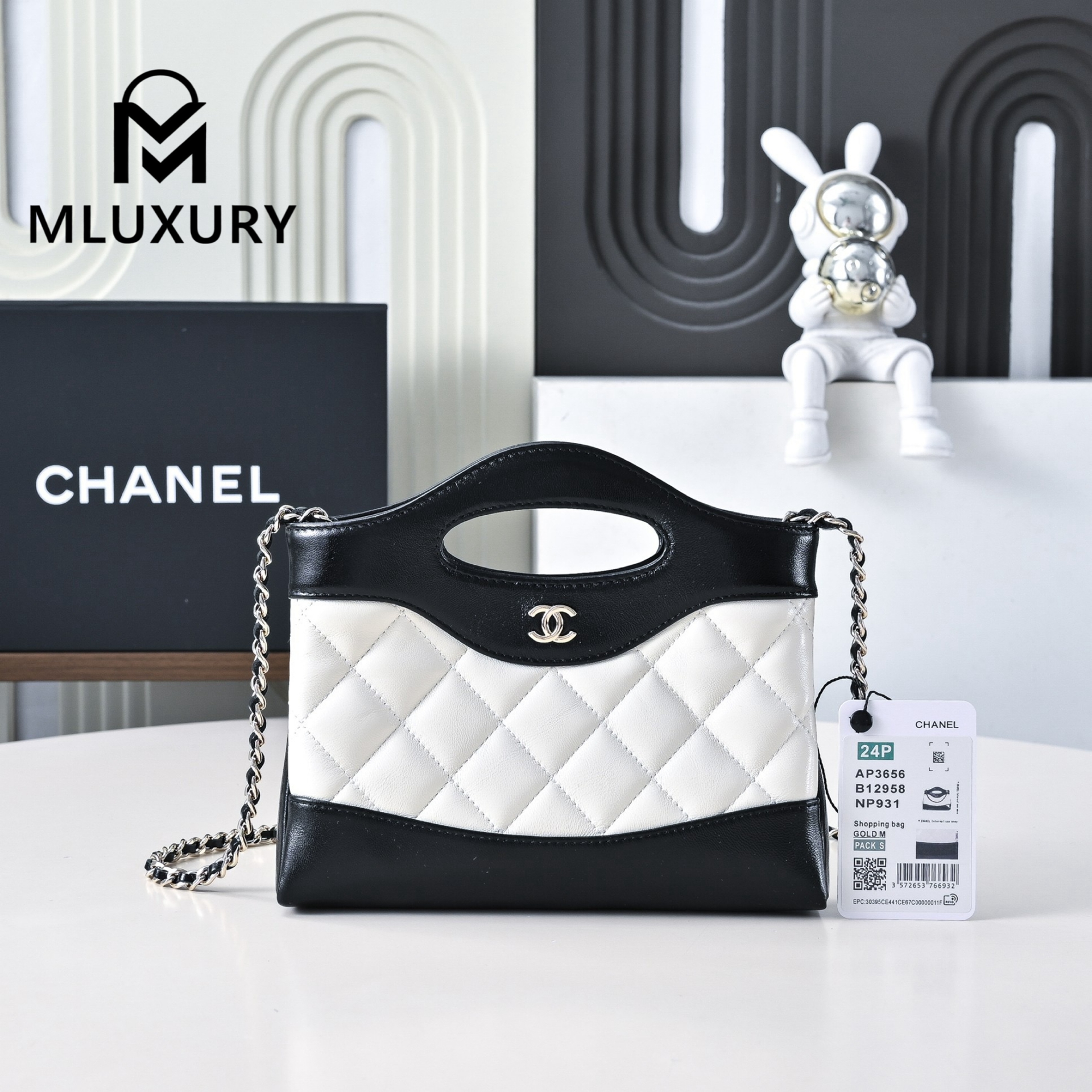 CHANEL 24S 31bag nano, Black/White