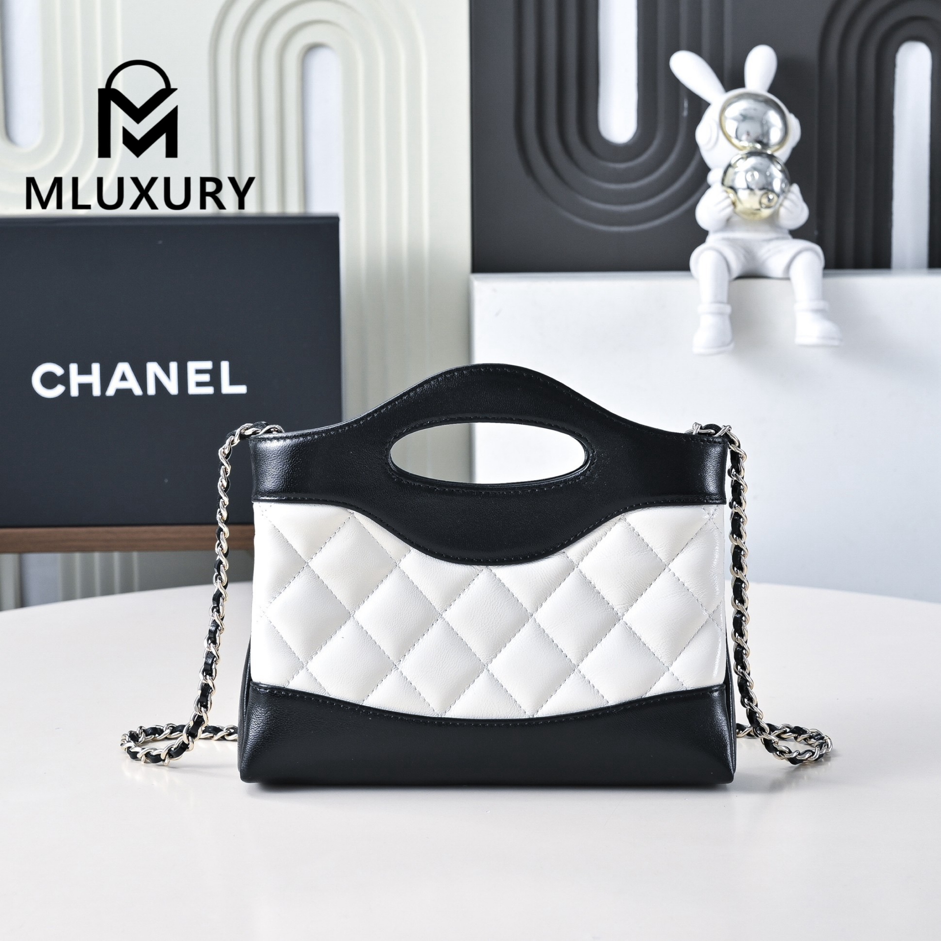 CHANEL 24S 31bag nano, Black/White
