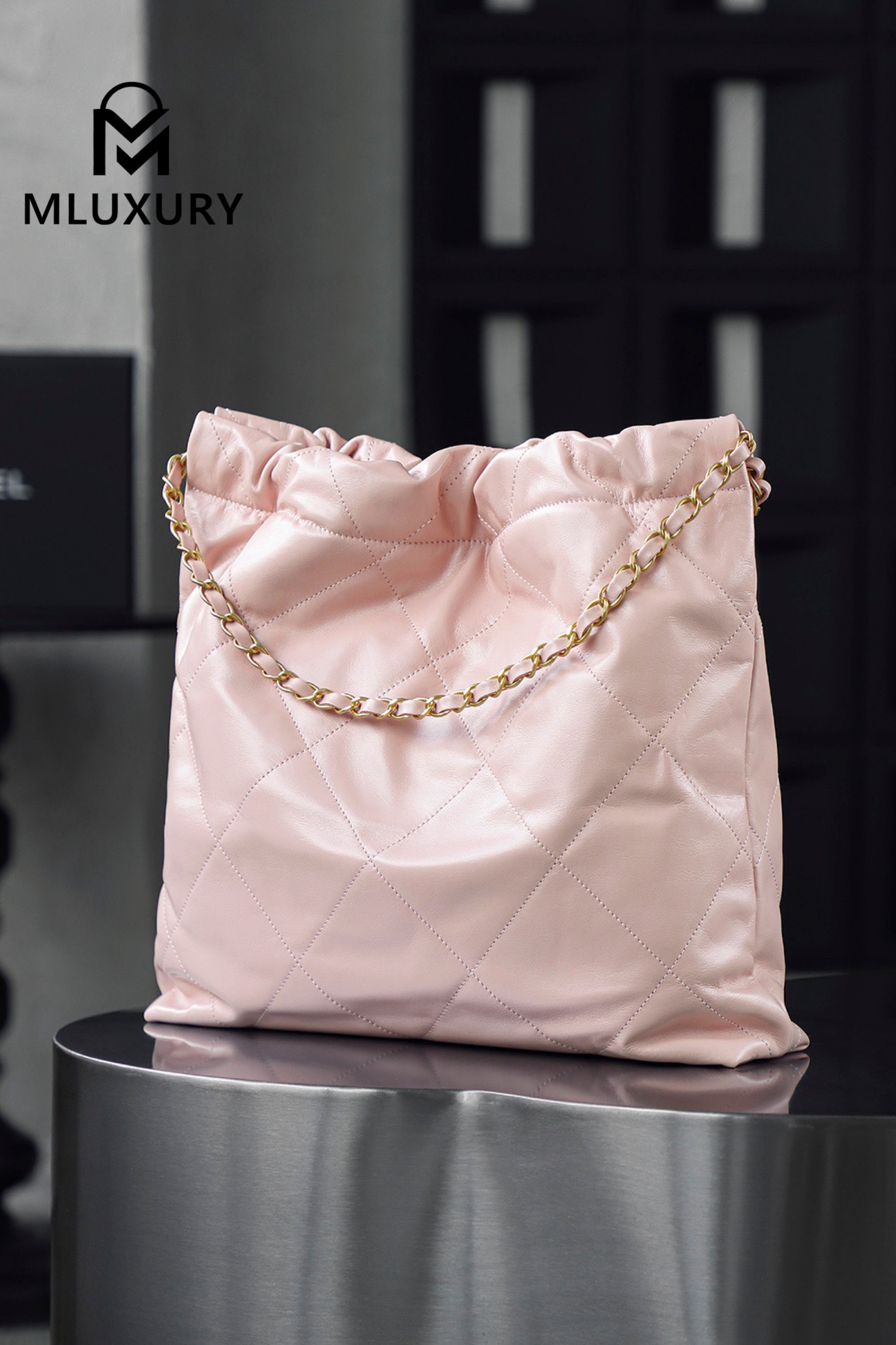 CHANEL 22 BAG (Medium), Pink&Gold