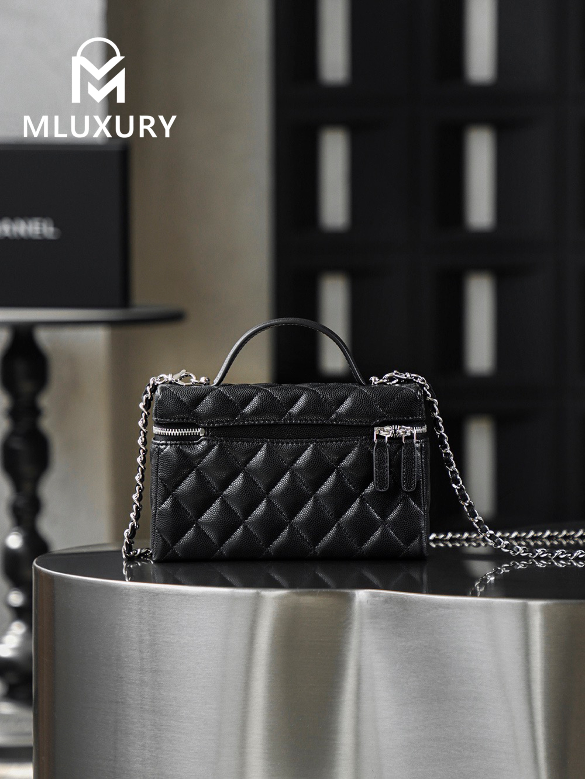 CHANEL 25B Star-Clasp LP Box Bag