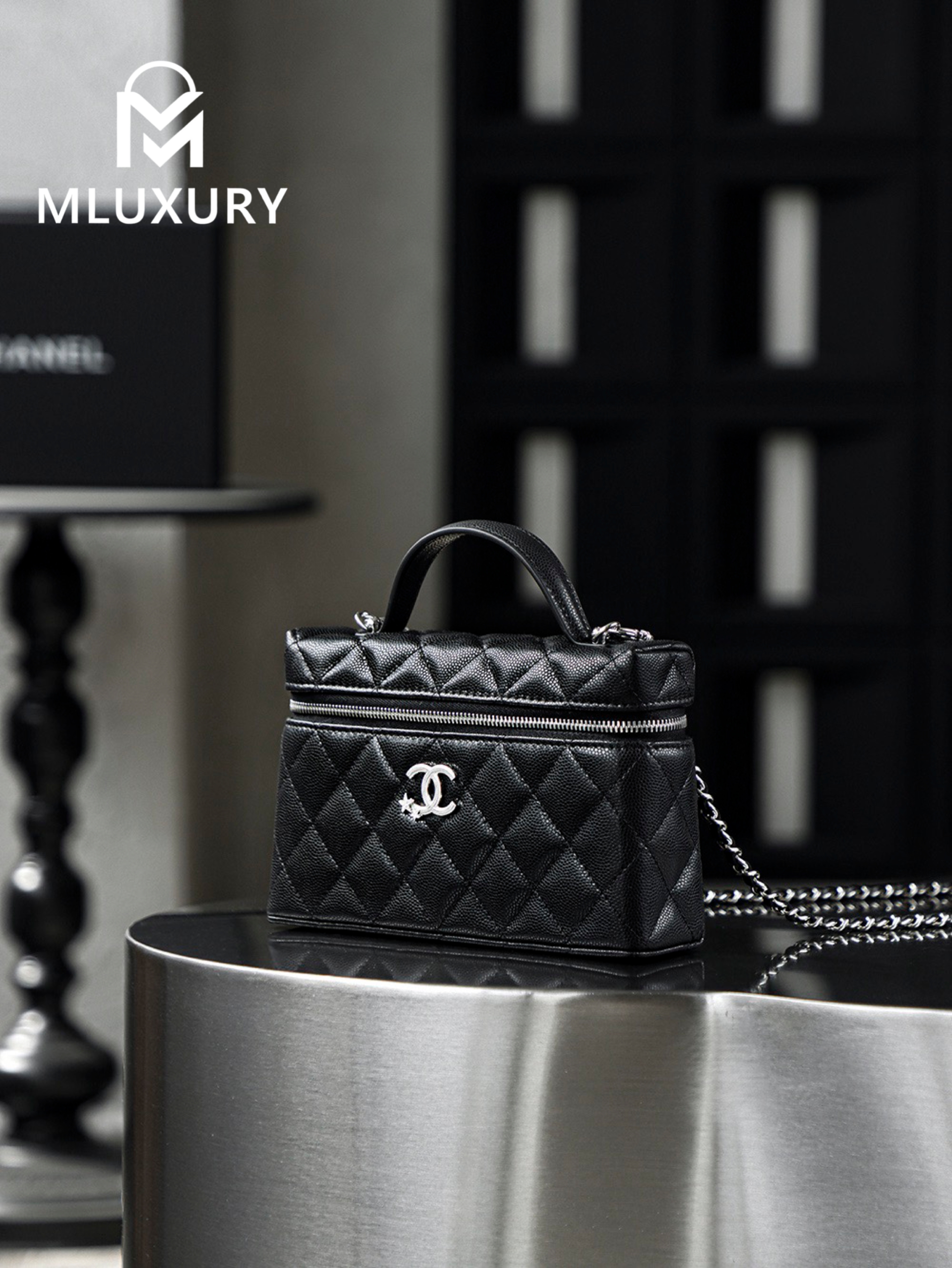 CHANEL 25B Star-Clasp LP Box Bag