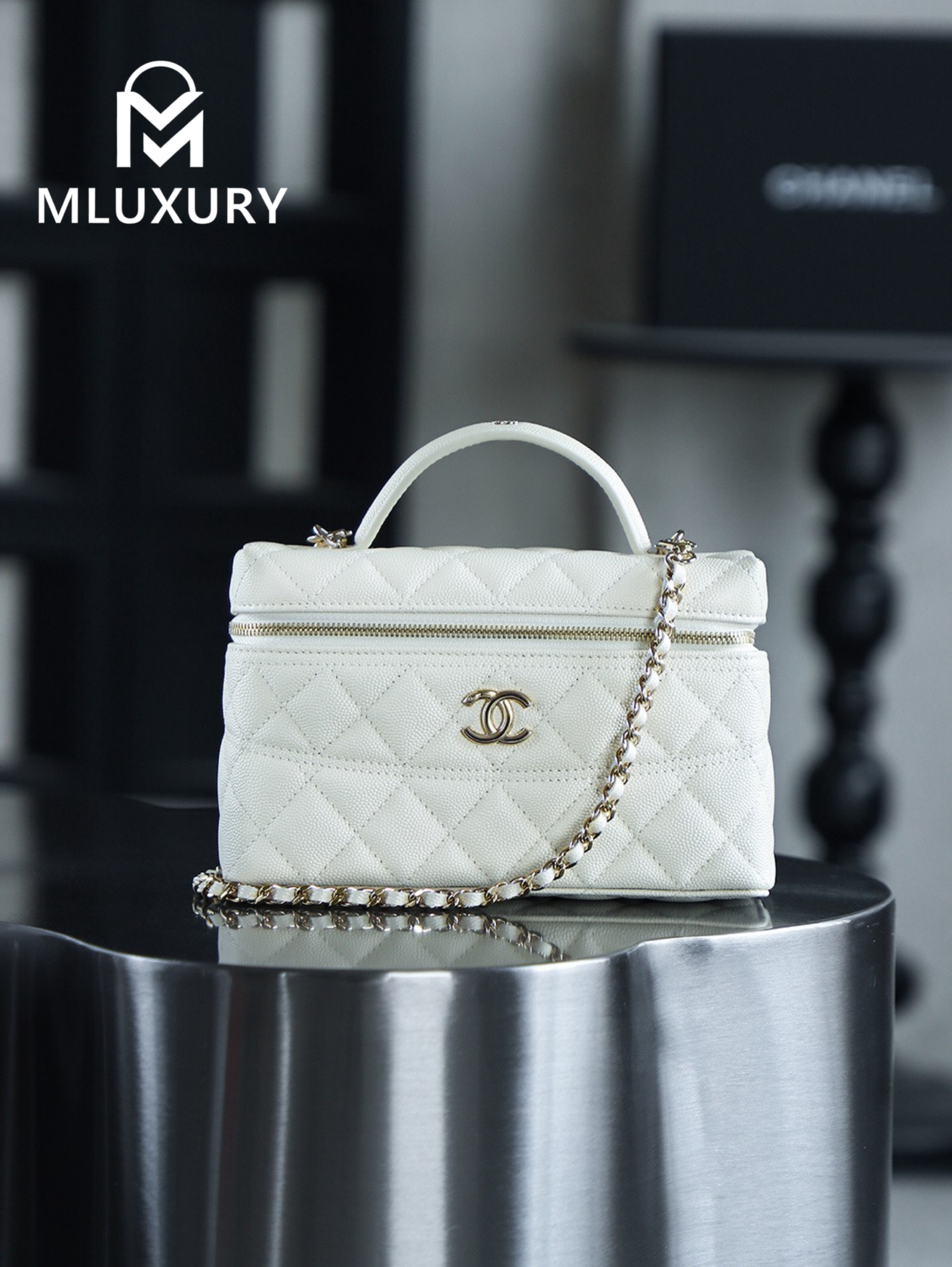 CHANEL 25C LP Box Bag, White
