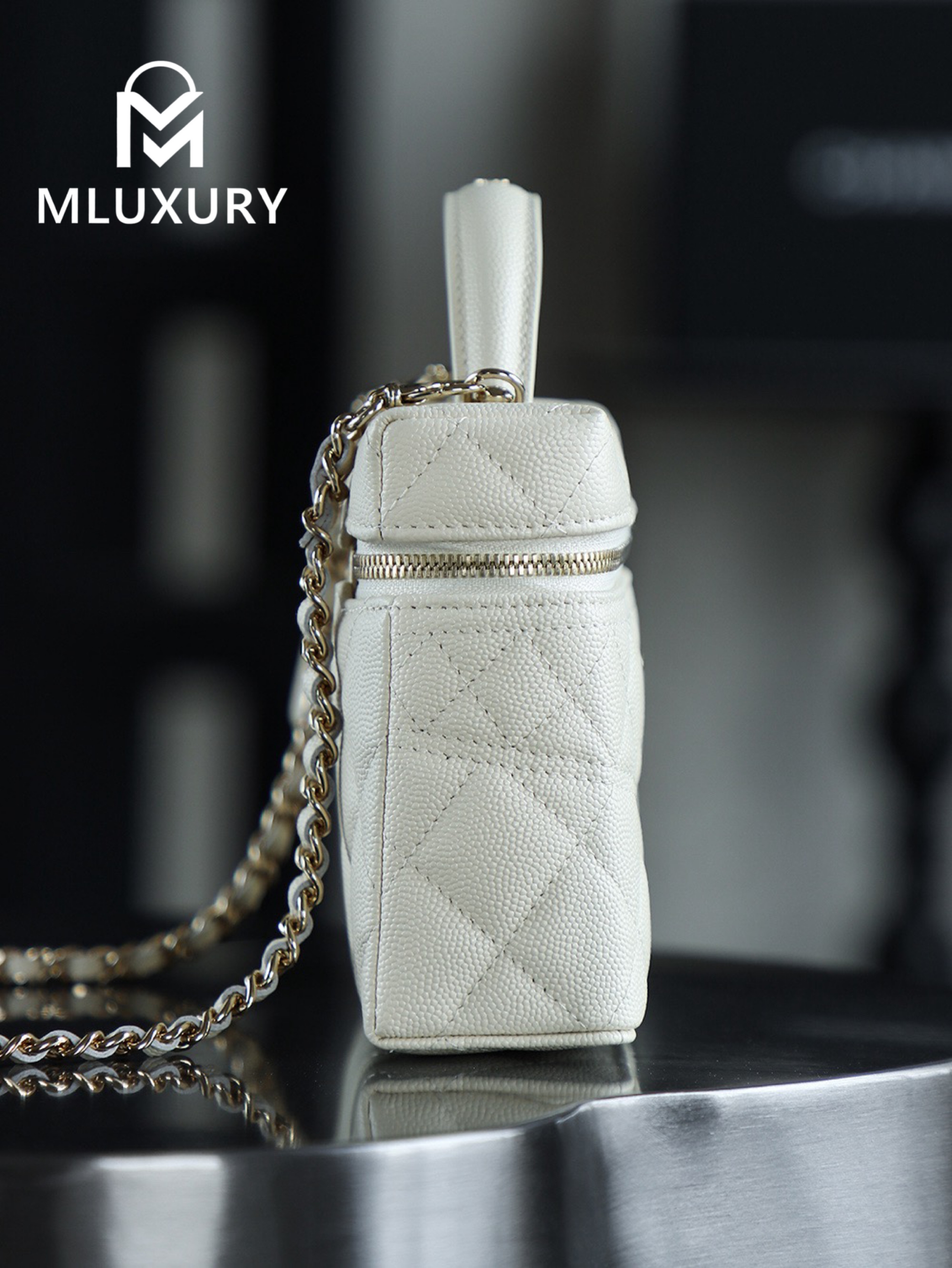 CHANEL 25C LP Box Bag, White