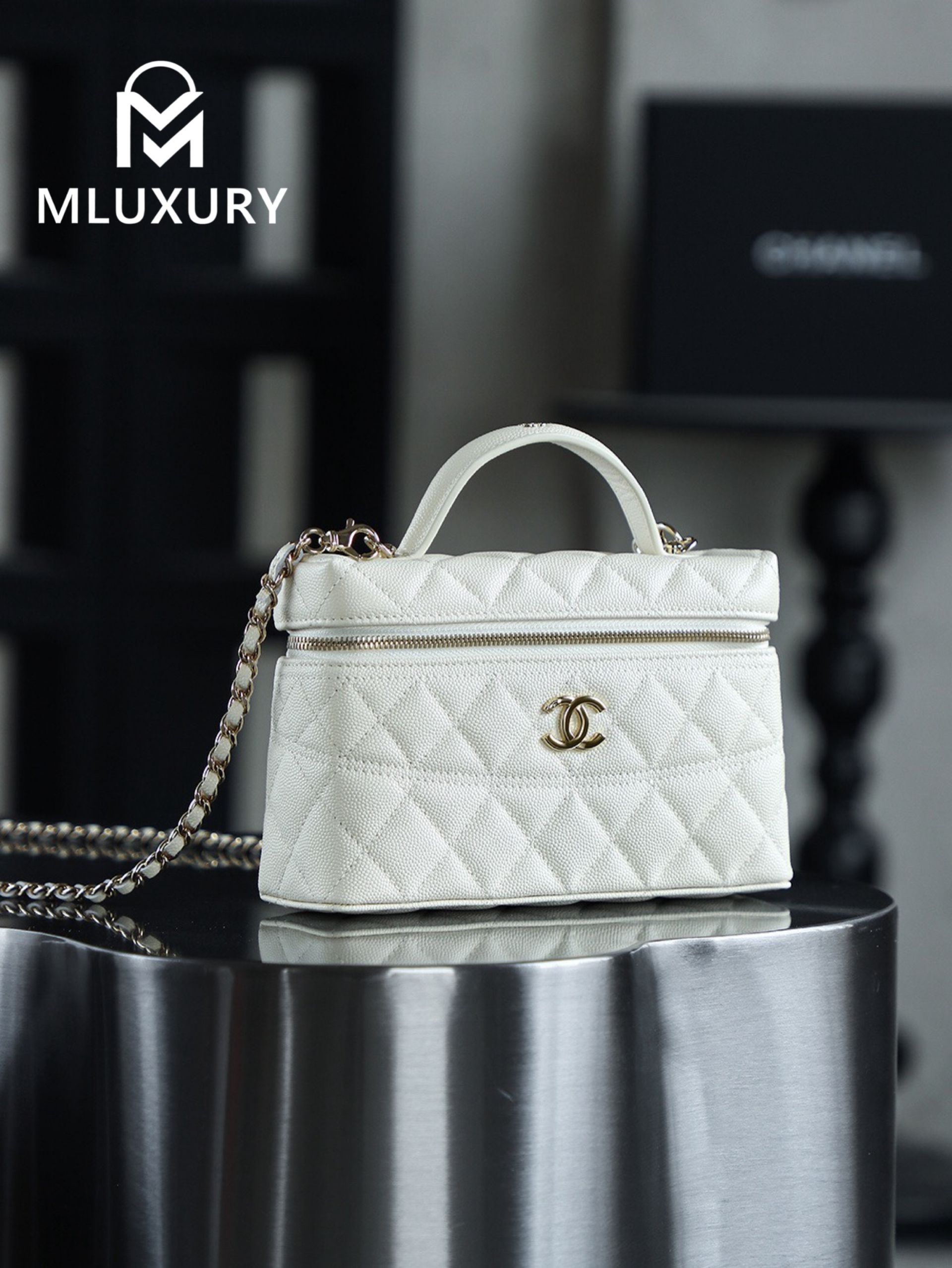CHANEL 25C LP Box Bag, White