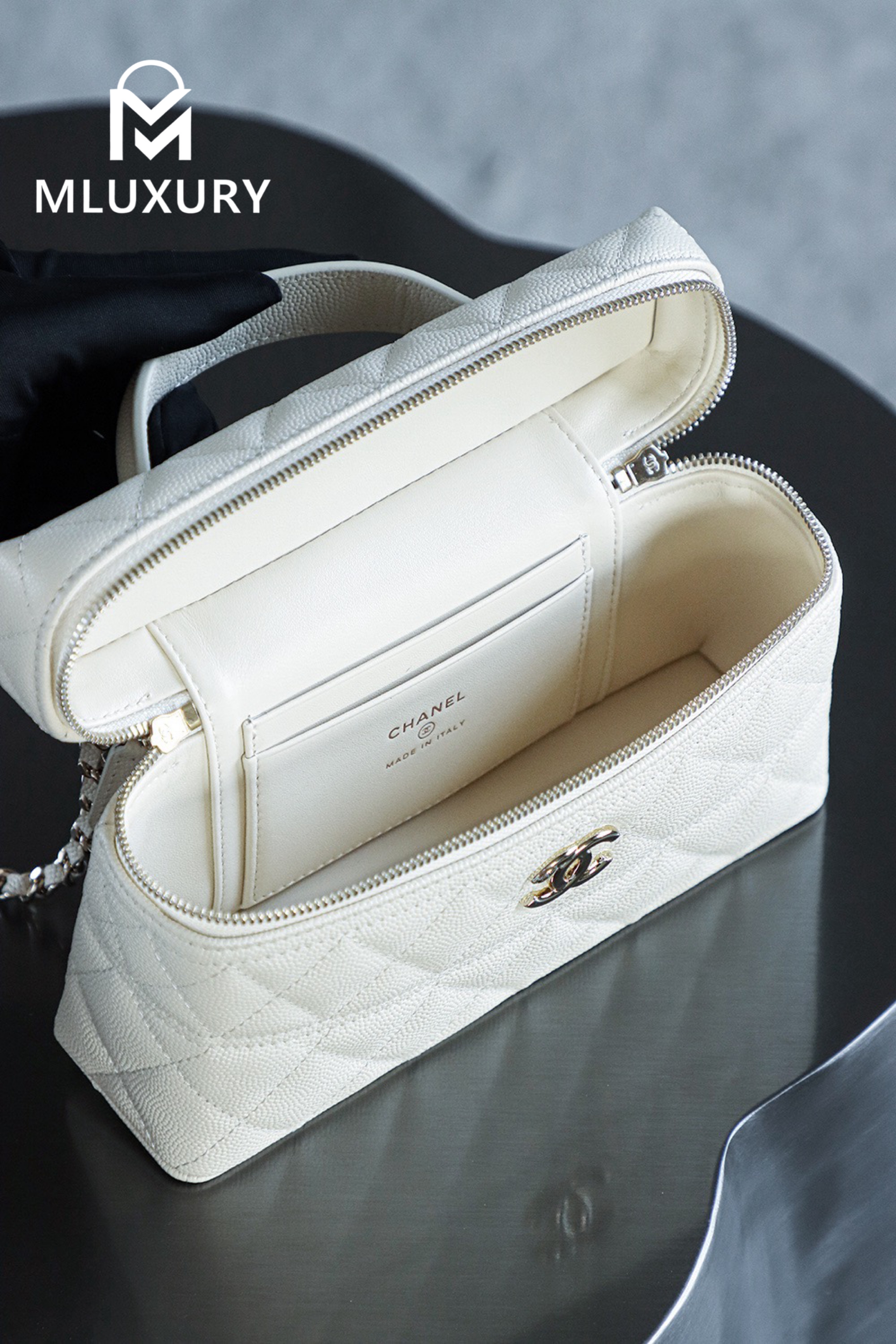 CHANEL 25C LP Box Bag, White