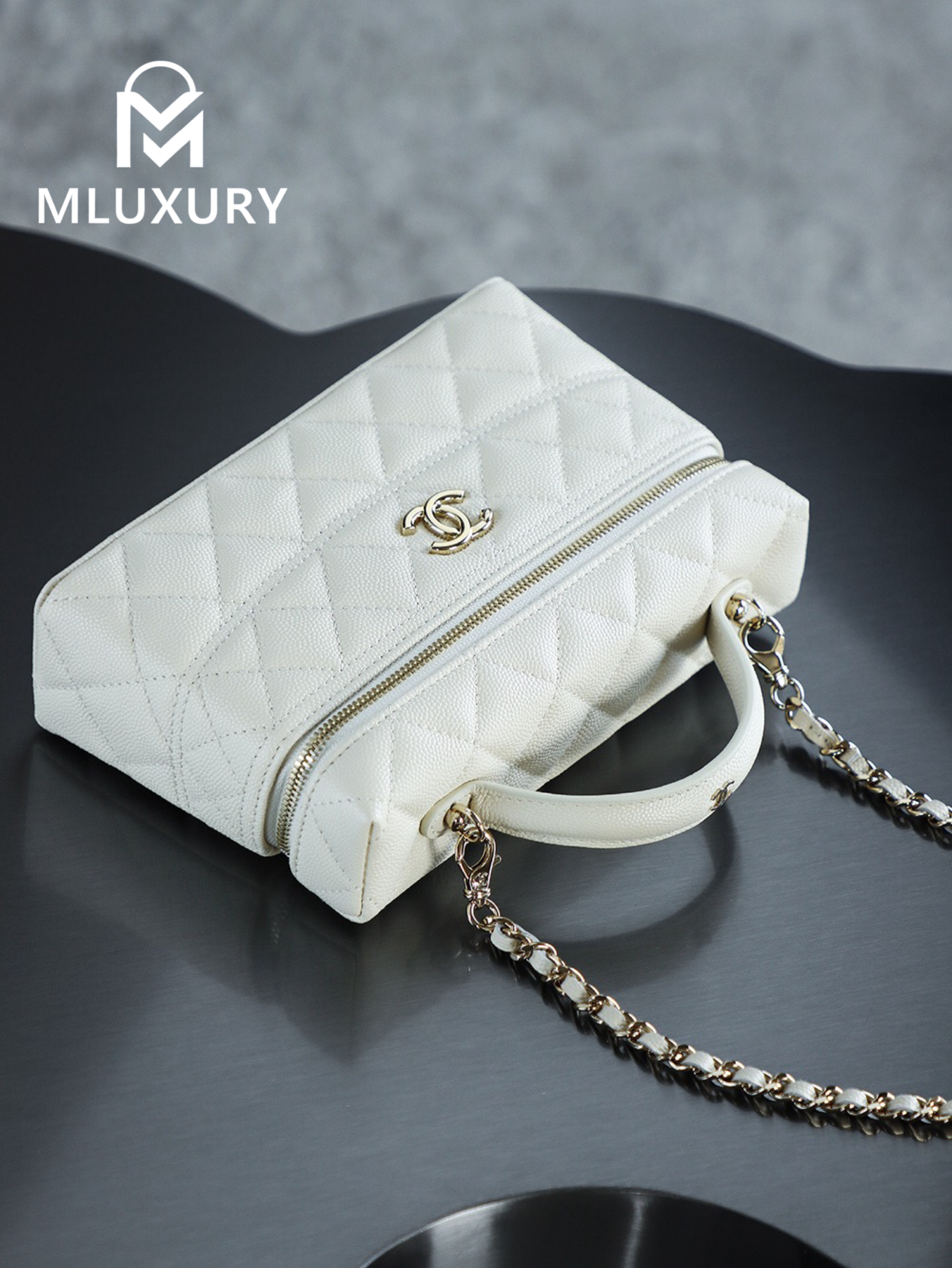CHANEL 25C LP Box Bag, White