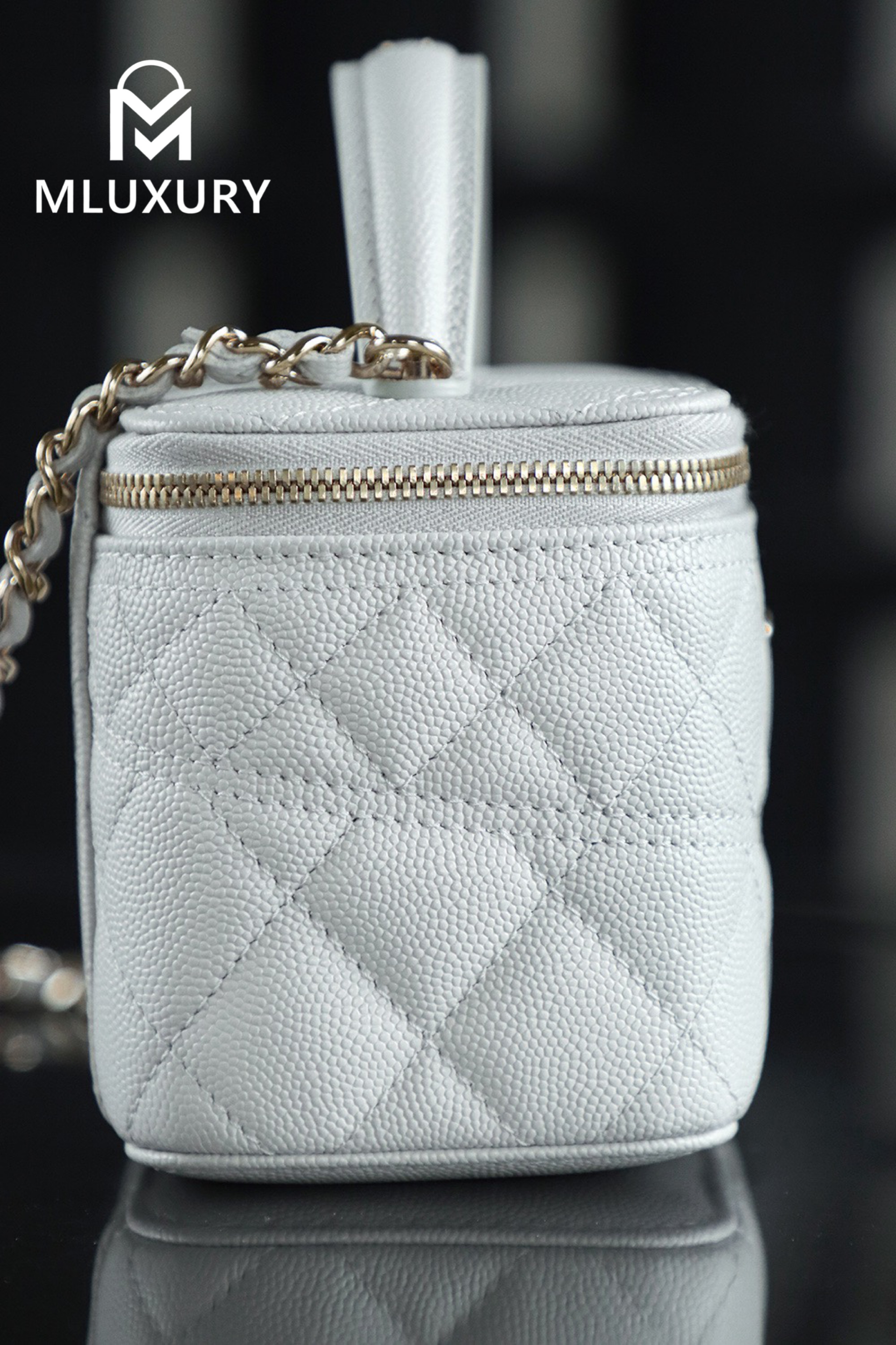 CHANEL 25C Makeup Box, White