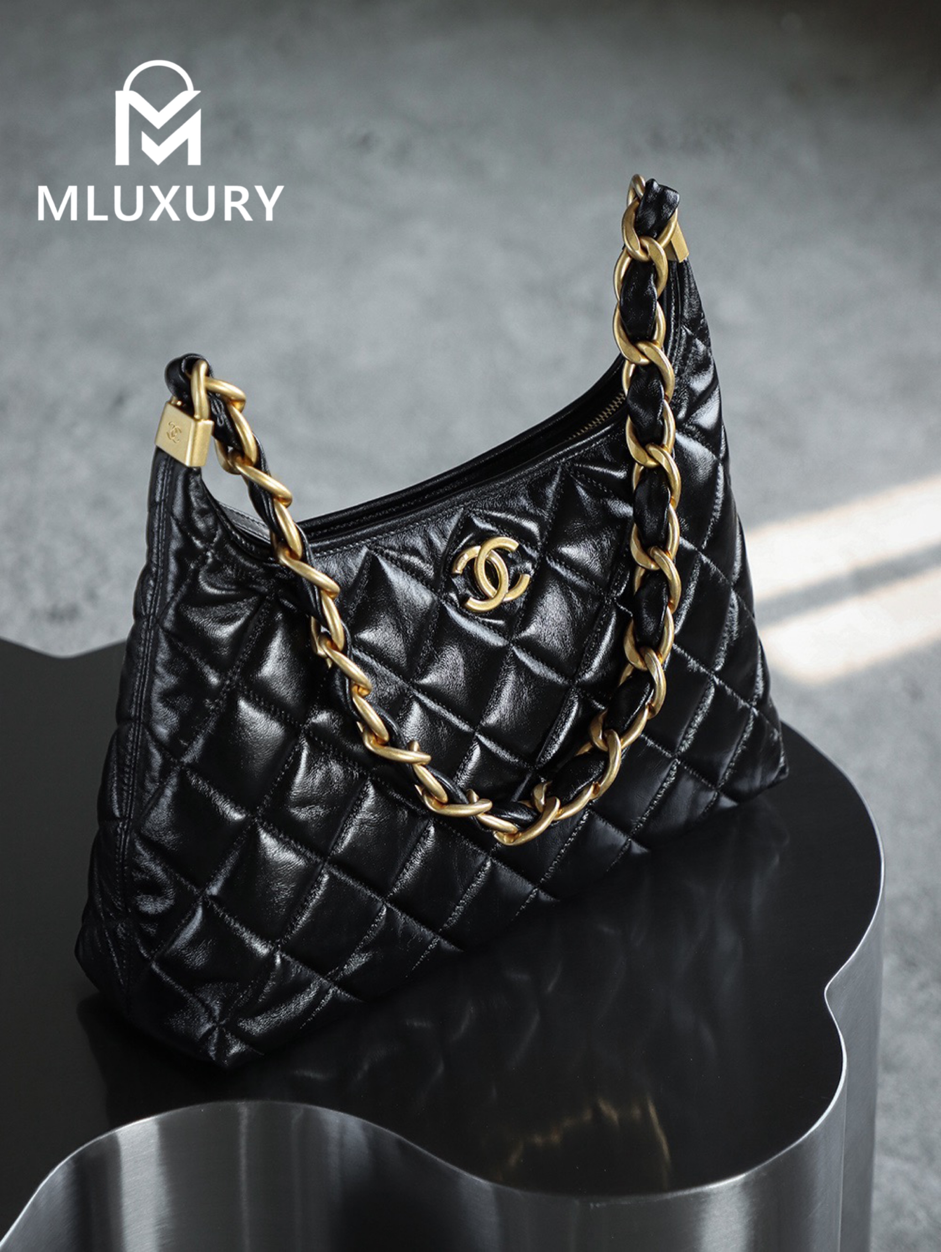 CHANEL 24A Hobo Large