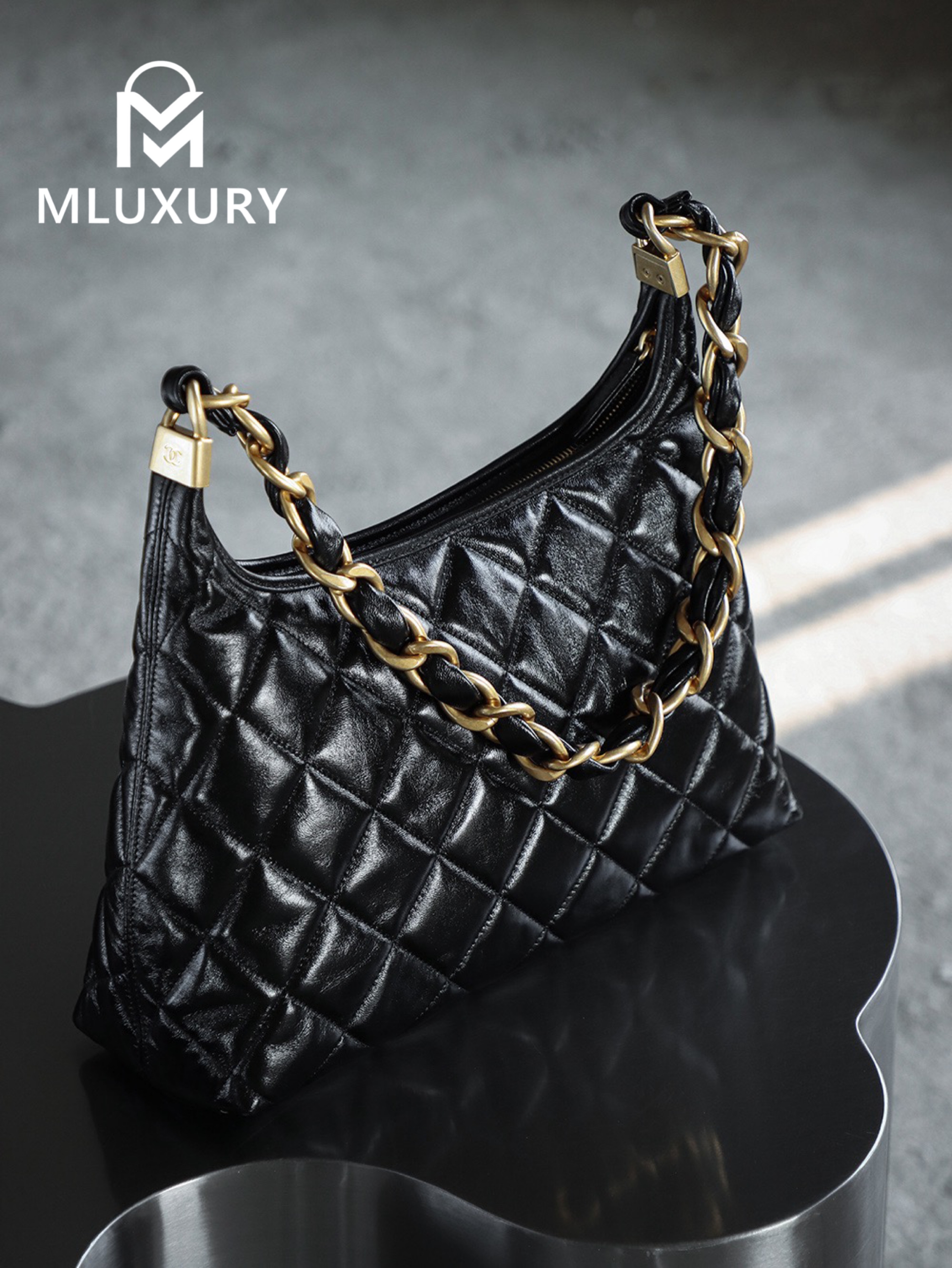 CHANEL 24A Hobo Large