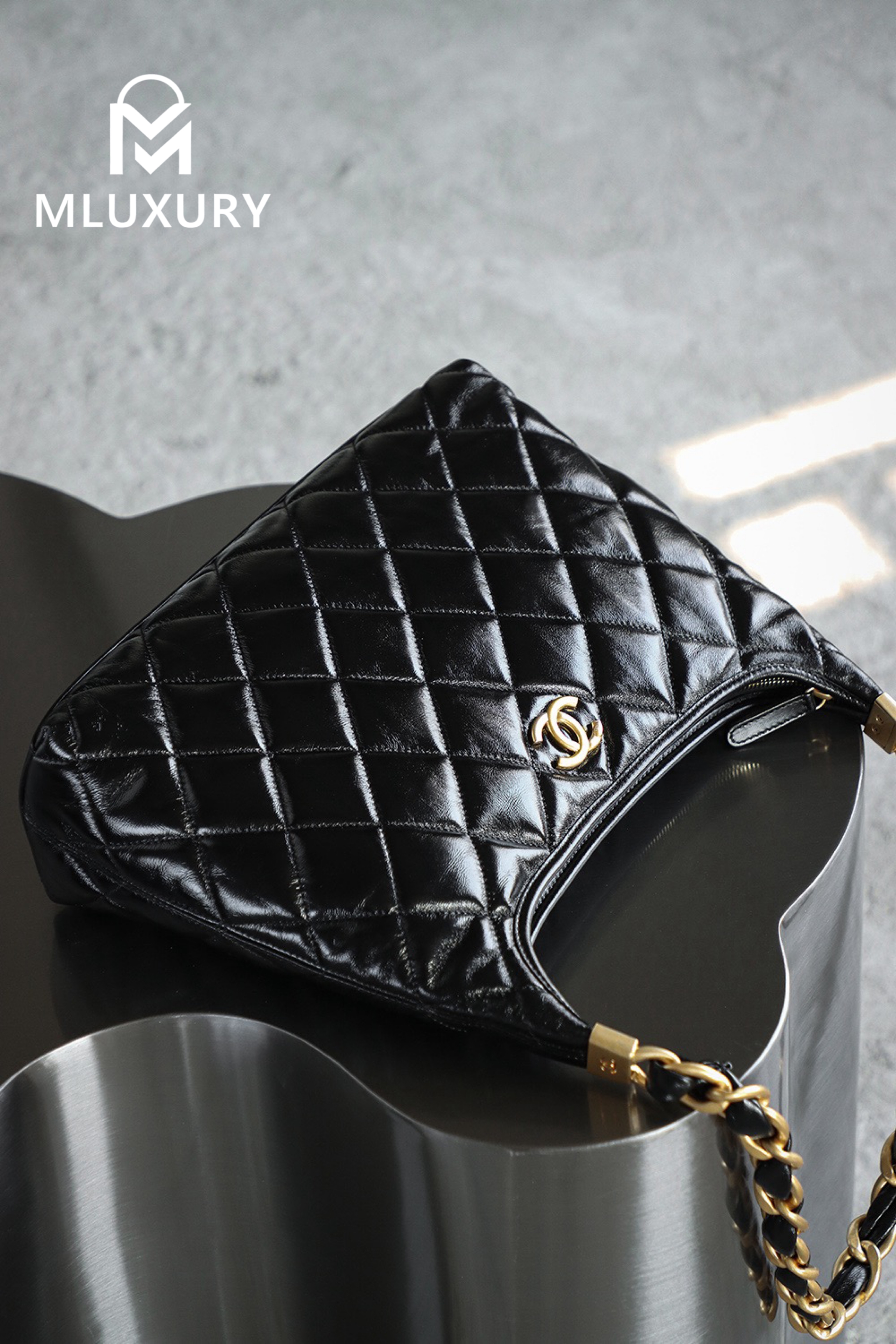 CHANEL 24A Hobo Large