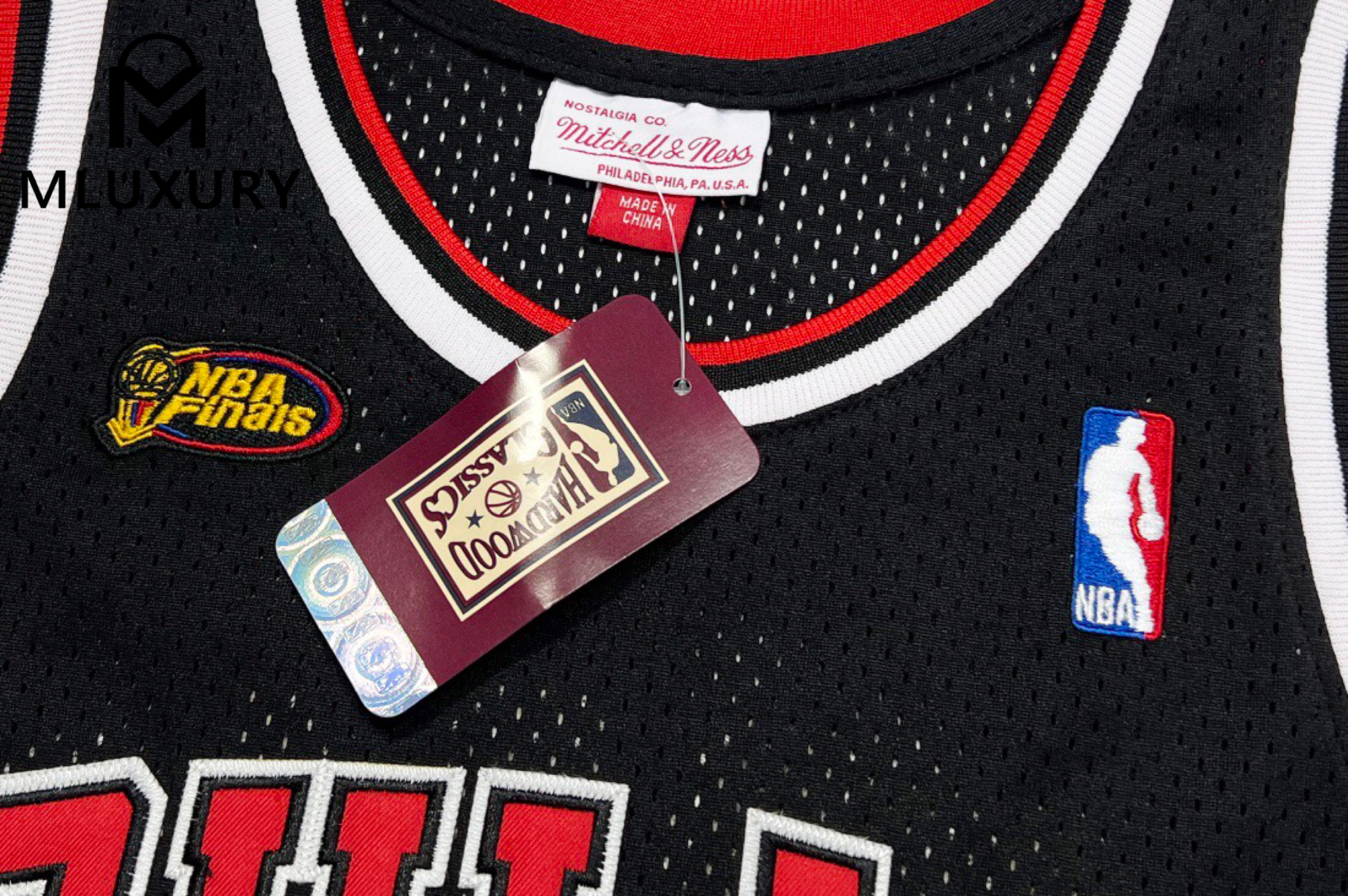 Mitchell & Ness NBA 1997-98 NBA Finals  NBA Chicago Bulls Michael Jordan NO.23 Retro Embroidered Jersey (AU Player Edition)