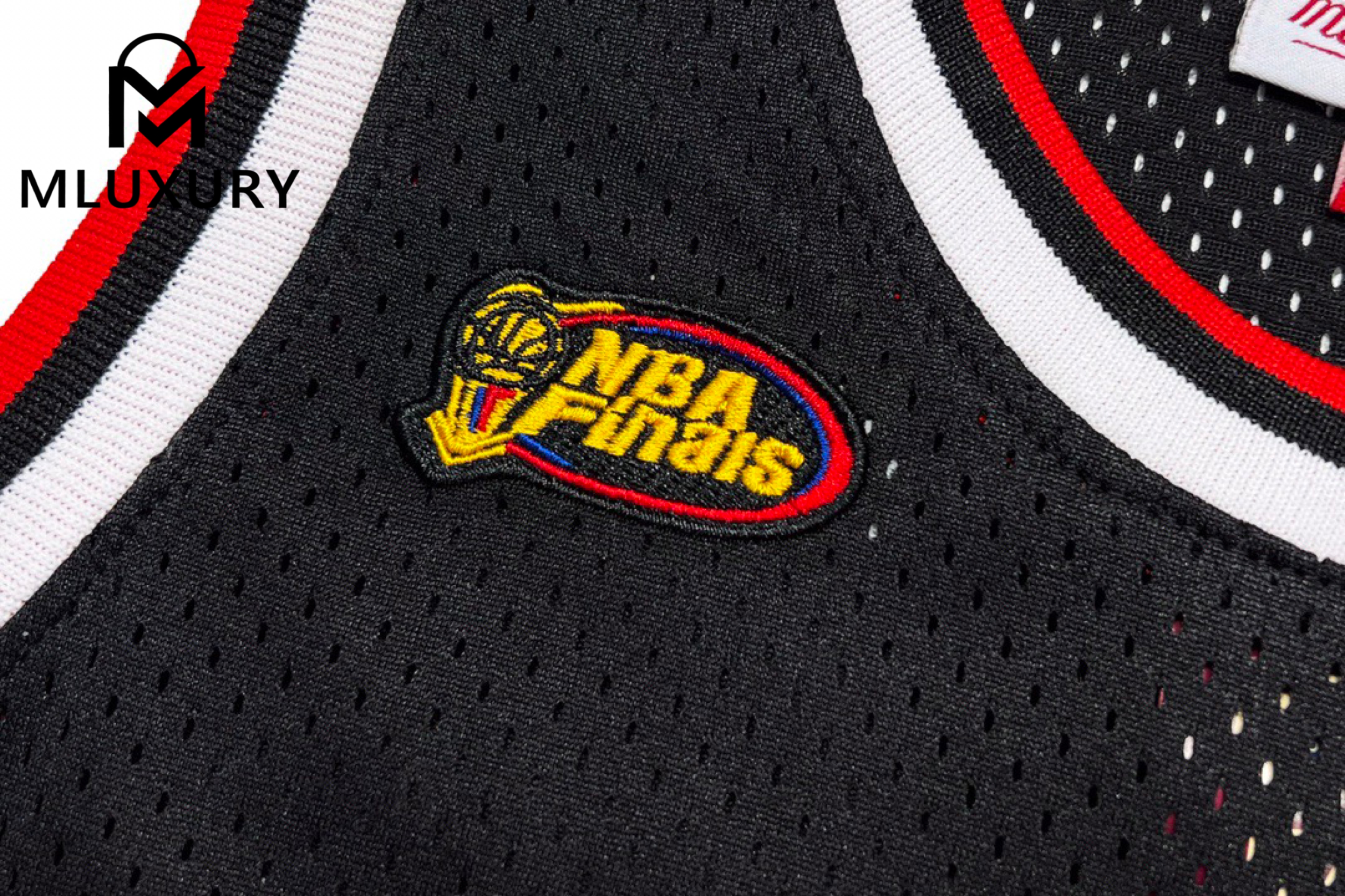 Mitchell & Ness NBA 1997-98 NBA Finals  NBA Chicago Bulls Michael Jordan NO.23 Retro Embroidered Jersey (AU Player Edition)