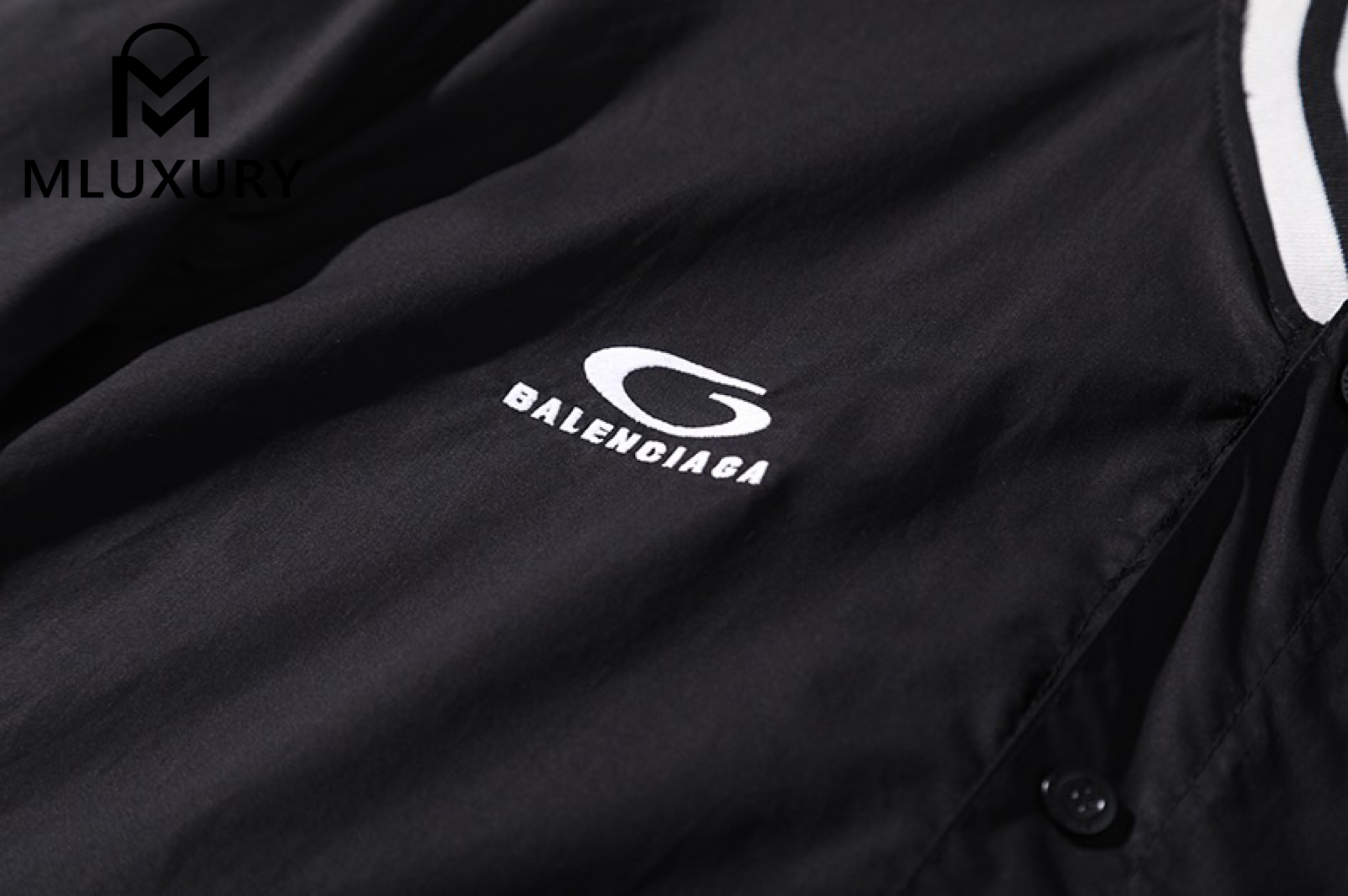 Balenciaga x NBA SS26 Collaboration Collection, Cotton Poplin Short-sleeved, color-blocked V-neck, straight hem [Premium Version]