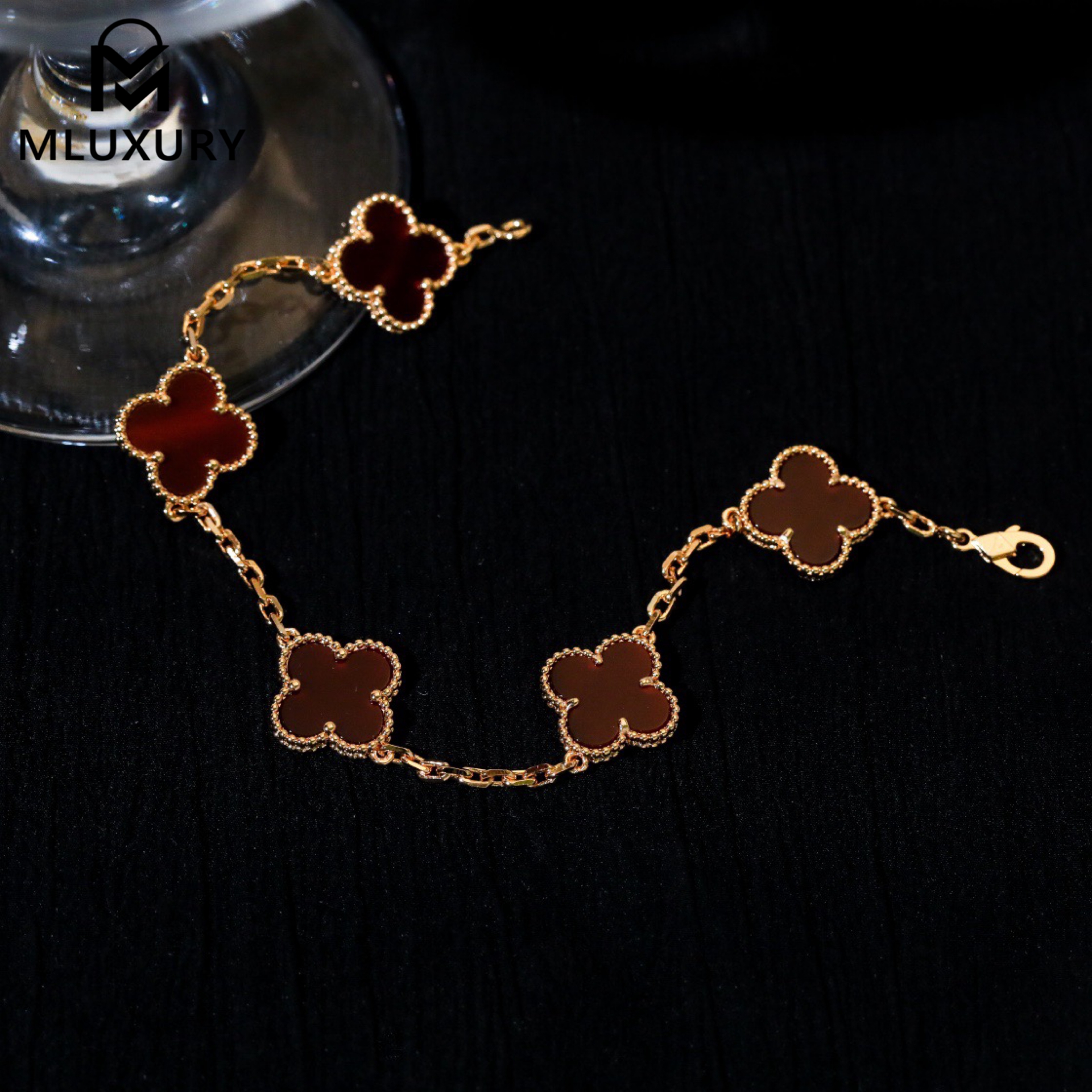 Van Cleef & Arpels Classic five-flower carnelian bracelet