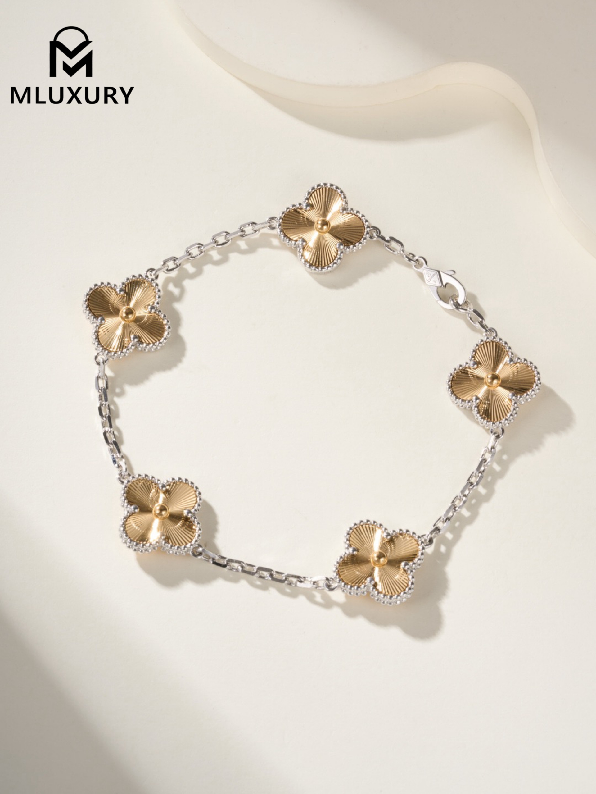 Van Cleef & Arpels floral engraving bracelet