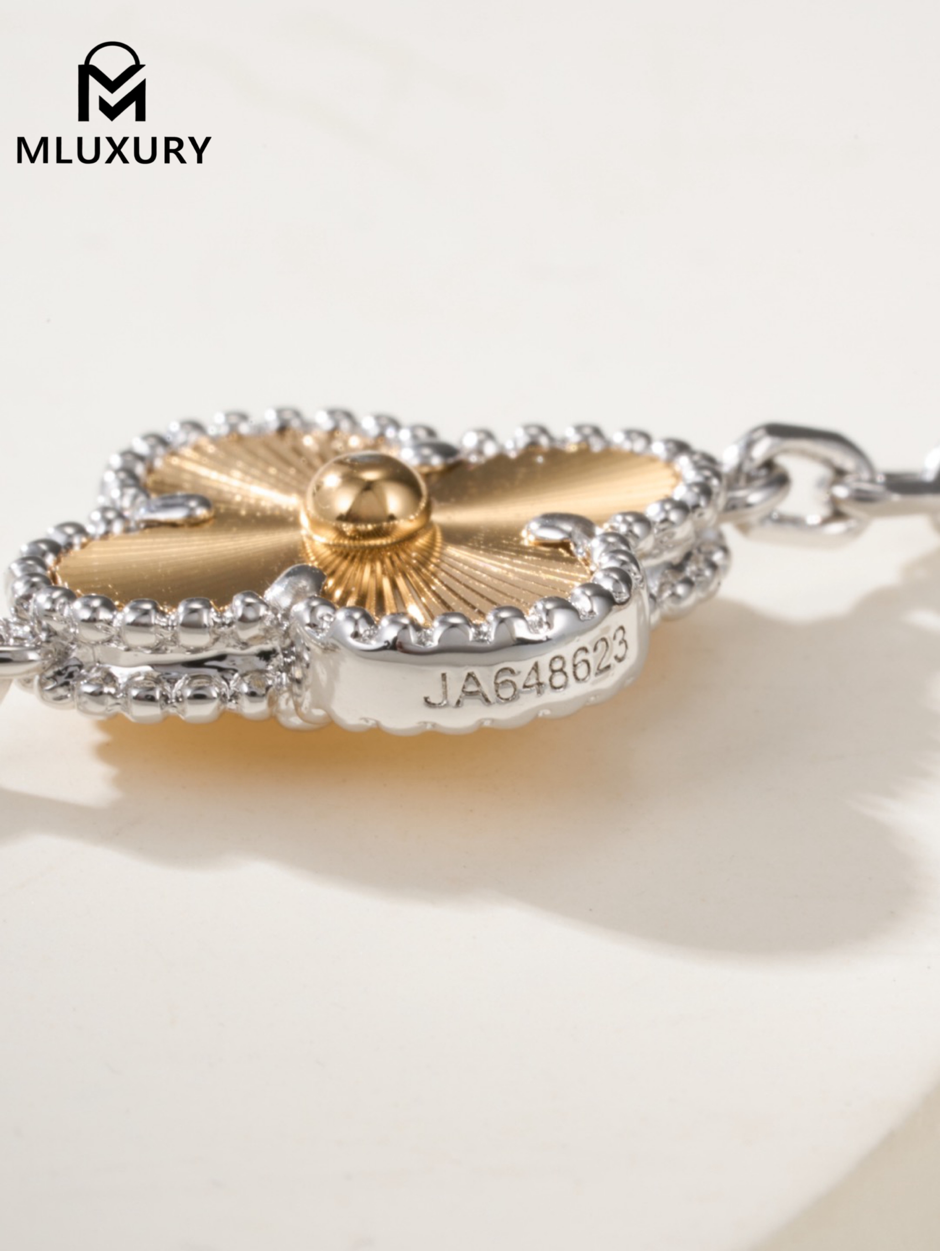 Van Cleef & Arpels floral engraving bracelet