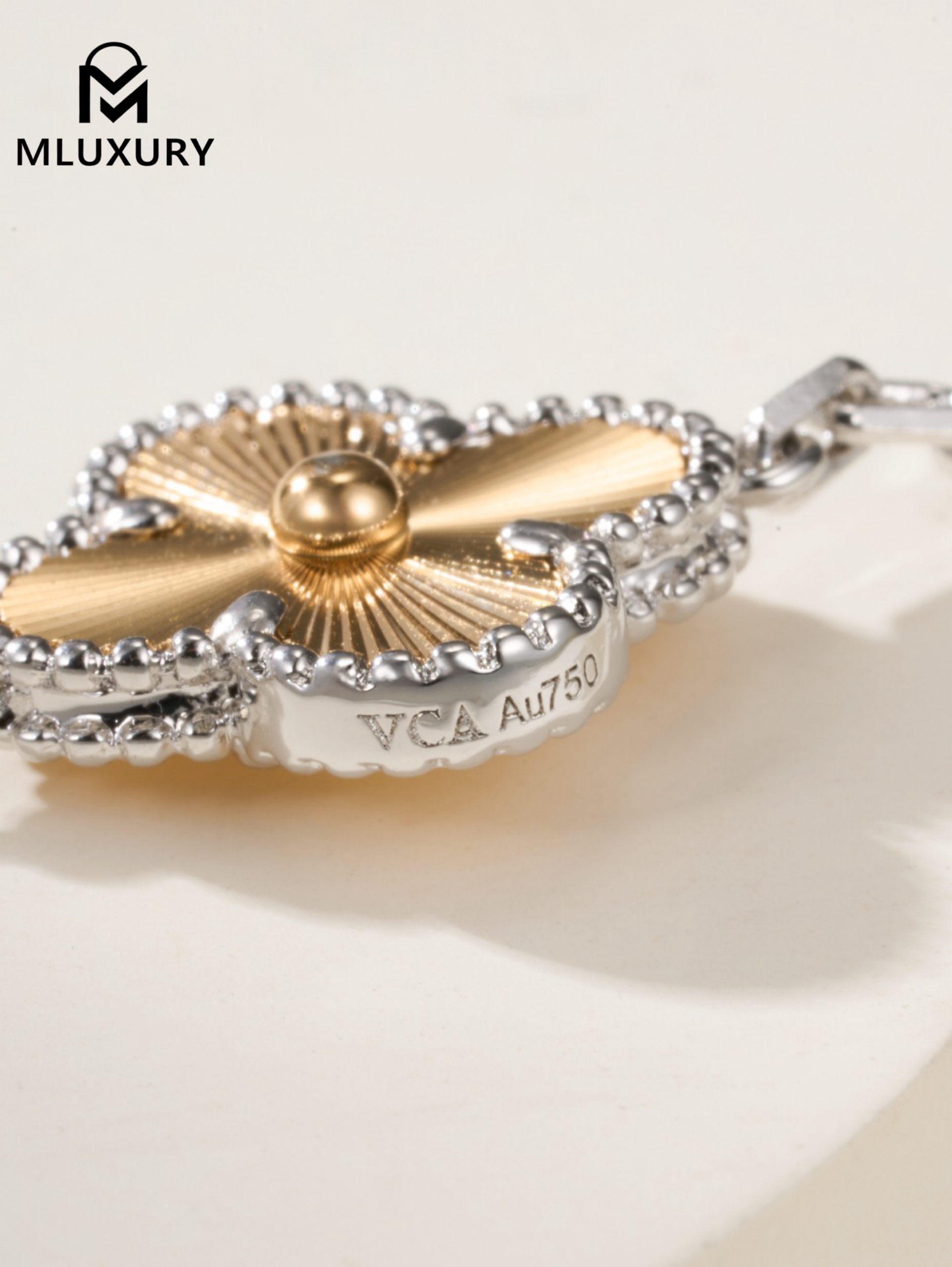 Van Cleef & Arpels floral engraving bracelet