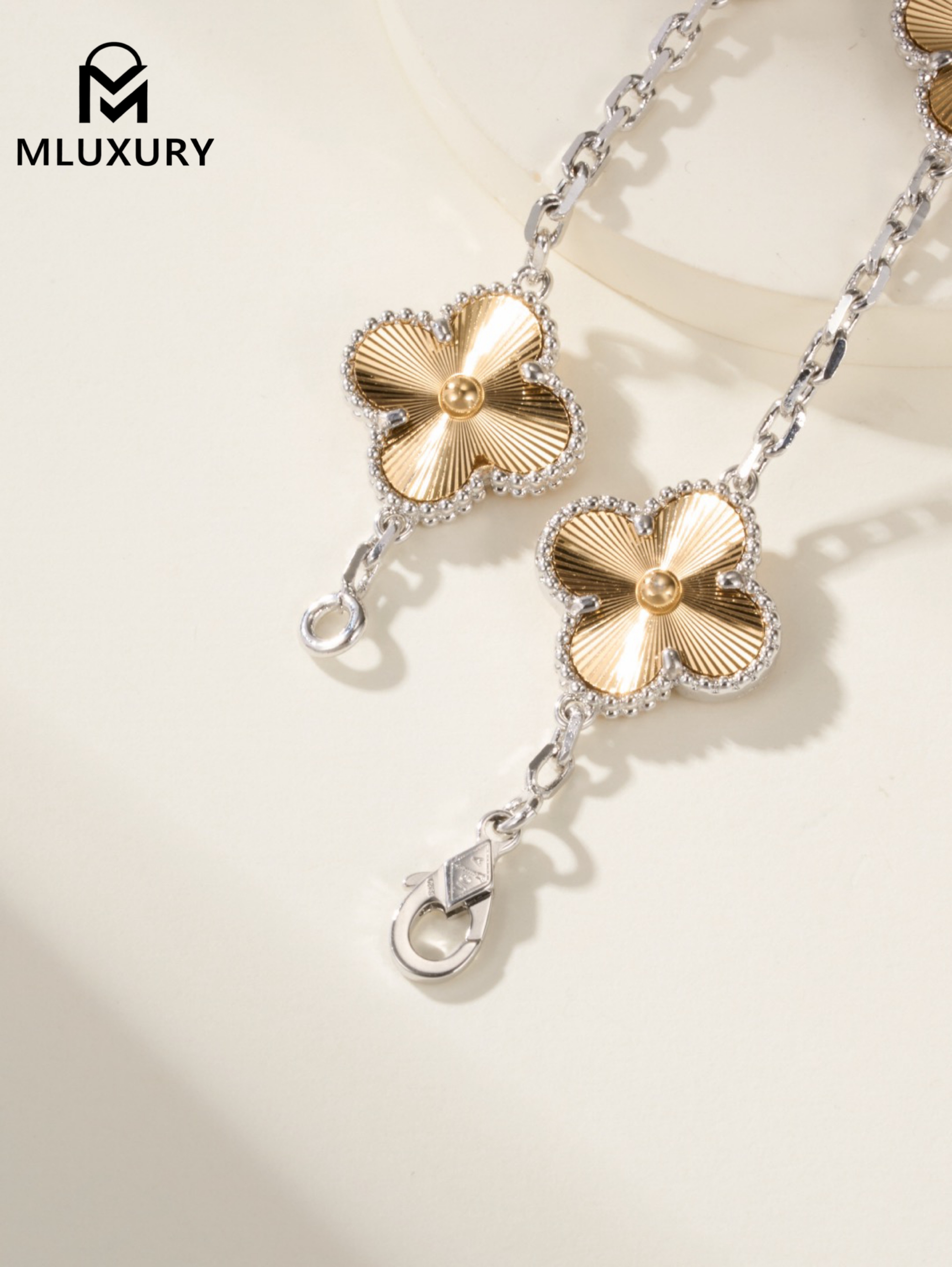 Van Cleef & Arpels floral engraving bracelet