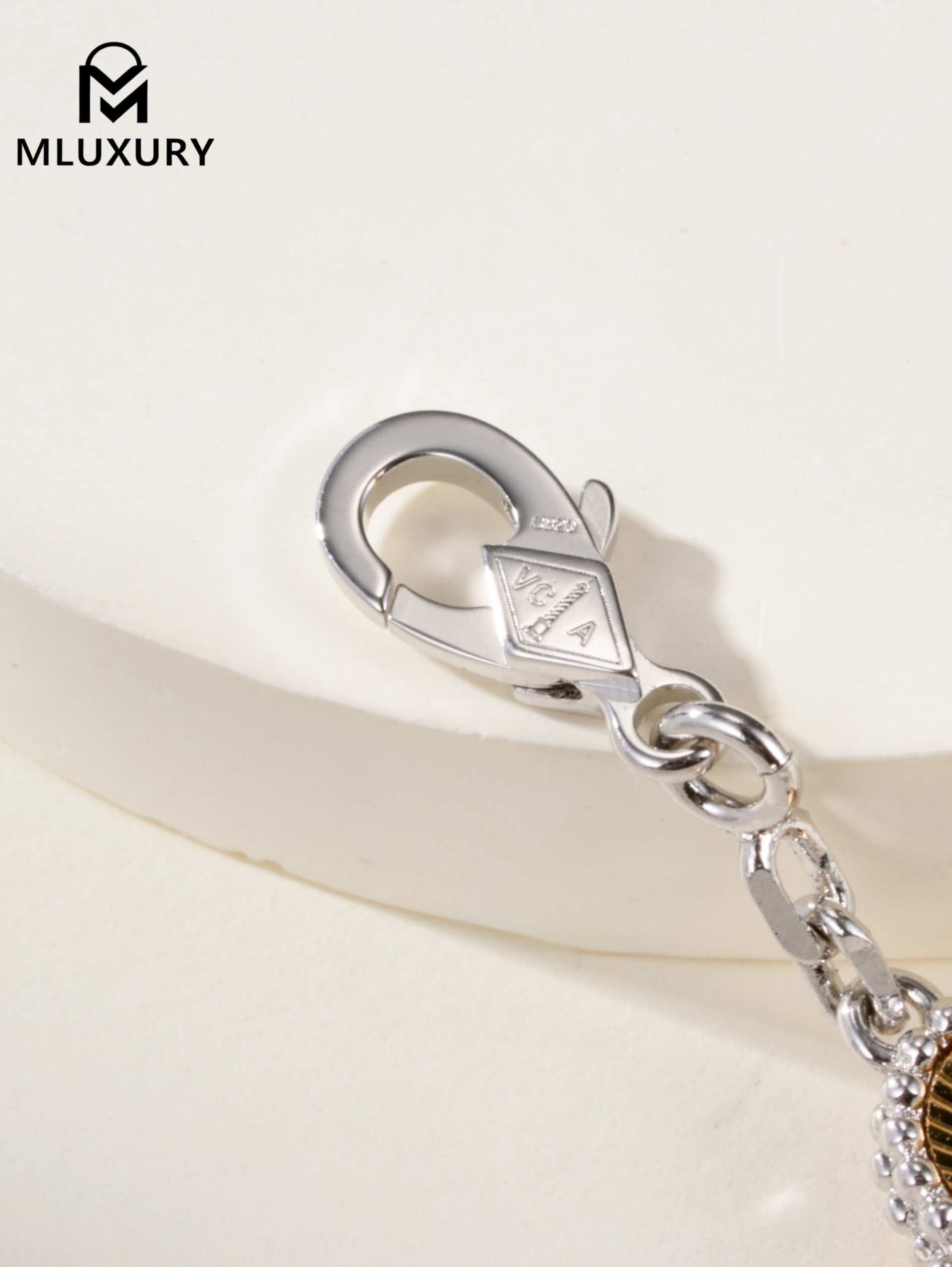 Van Cleef & Arpels floral engraving bracelet