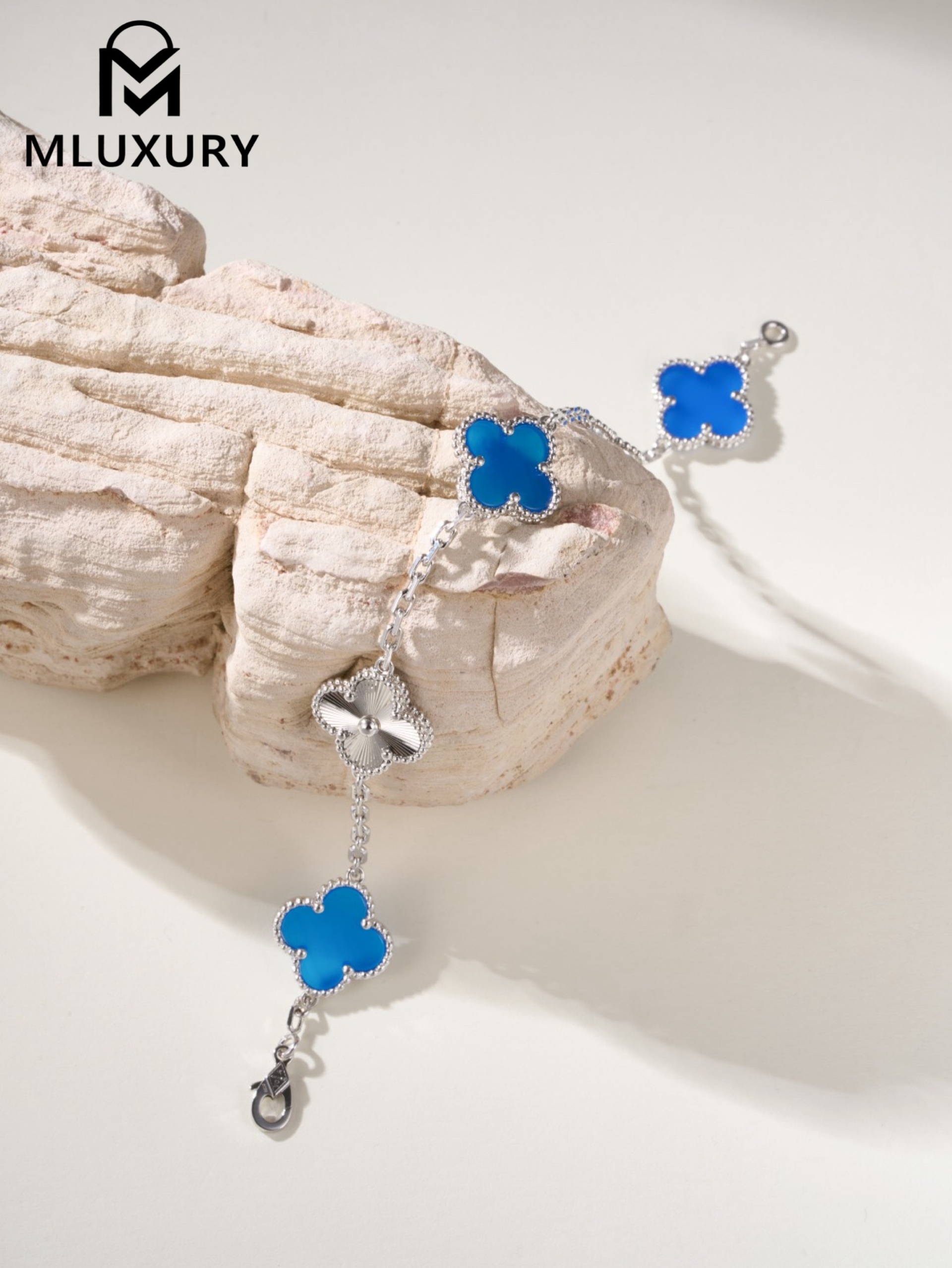 Van Cleef & Arpels Blue Chalcedony Four-Leaf Clover Five-Flower Bracelet