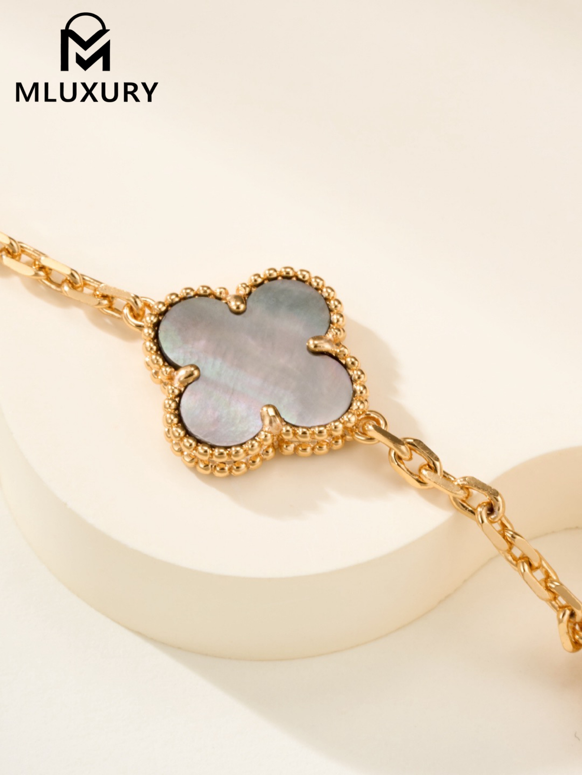 Van Cleef & Arpels Grey Mother-of-Pearl Floral Bracelet