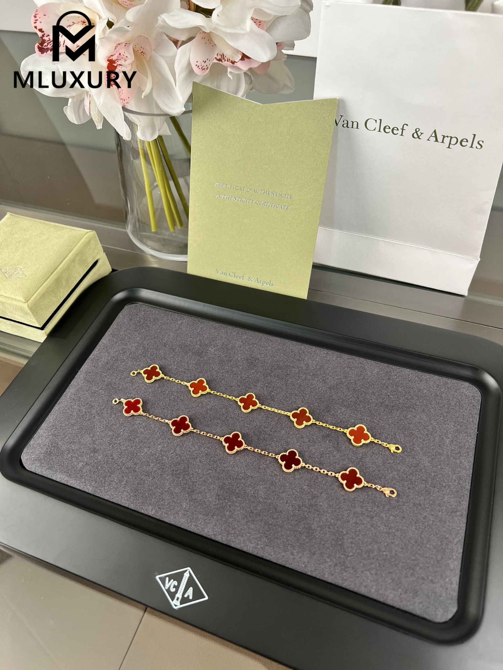 Van Cleef & Arpels Natural Stone Four-Leaf Clover Five-Flower Bracelet