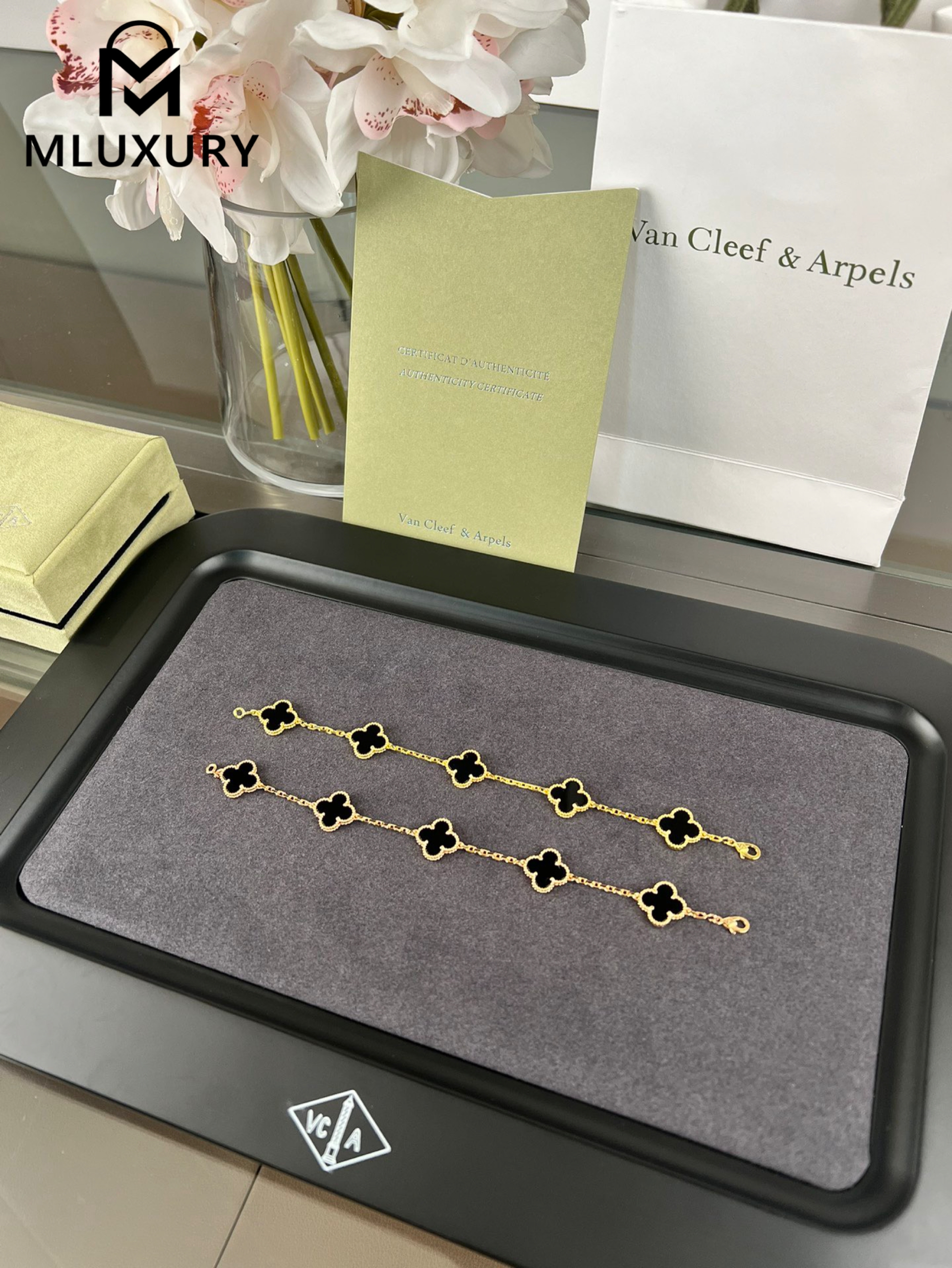 Van Cleef & Arpels Natural Stone Four-Leaf Clover Five-Flower Bracelet