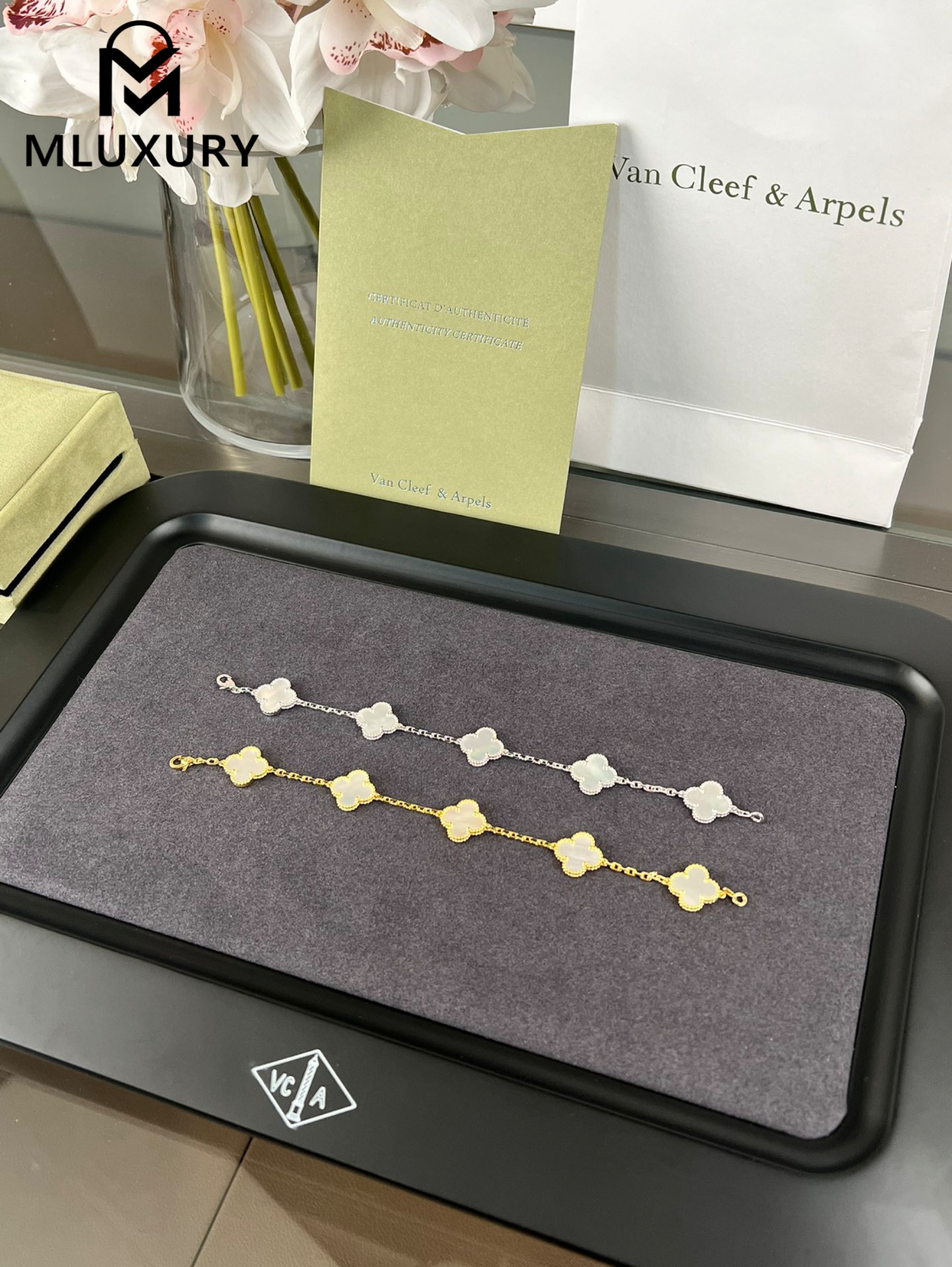 Van Cleef & Arpels Natural Stone Four-Leaf Clover Five-Flower Bracelet