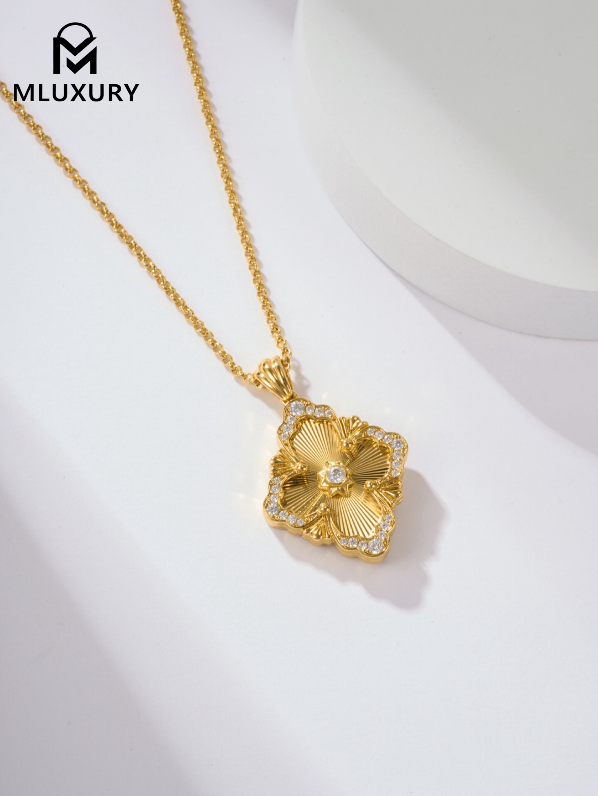 Buccellati floral pendant necklace (large size)