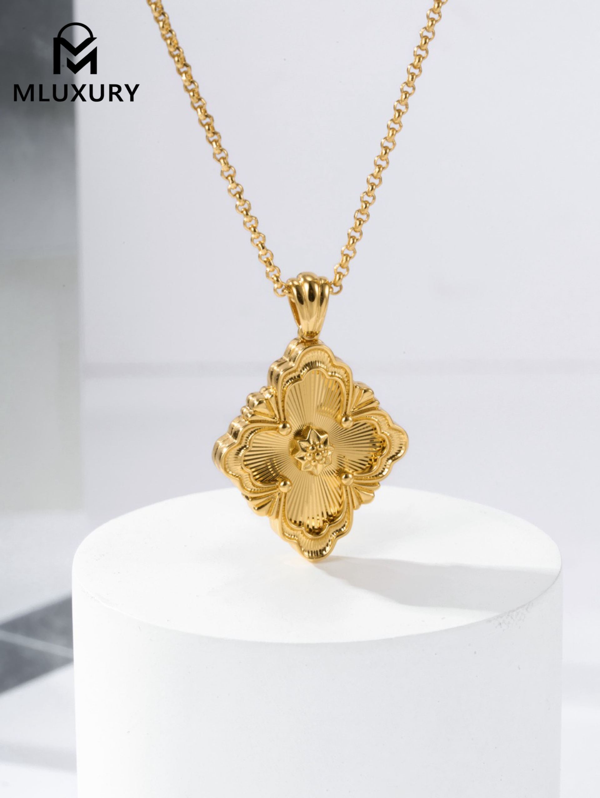 Buccellati floral pendant necklace (large size)