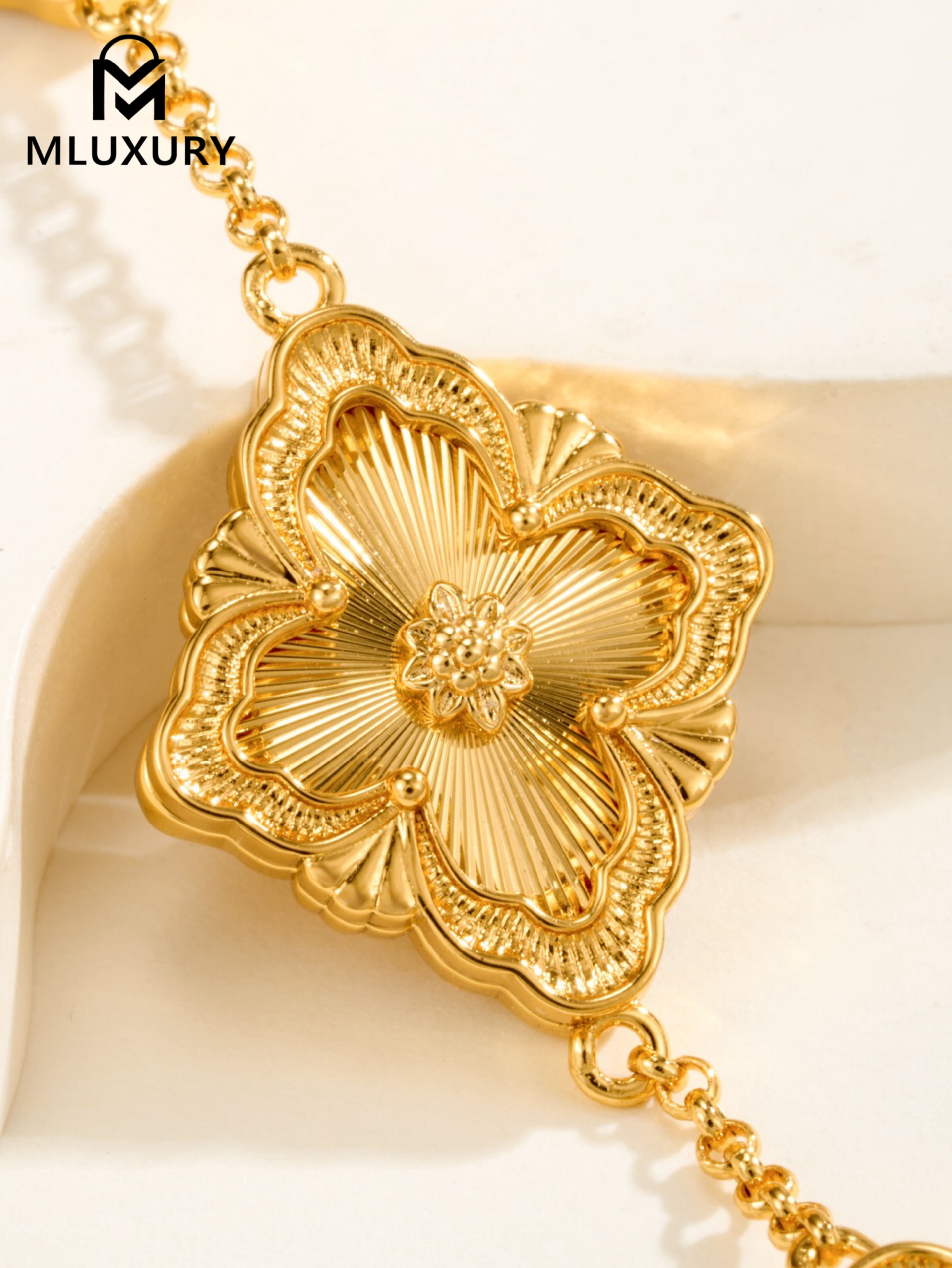 Buccellati Opera Tulle Laser Flower Bracelet (Large Size)