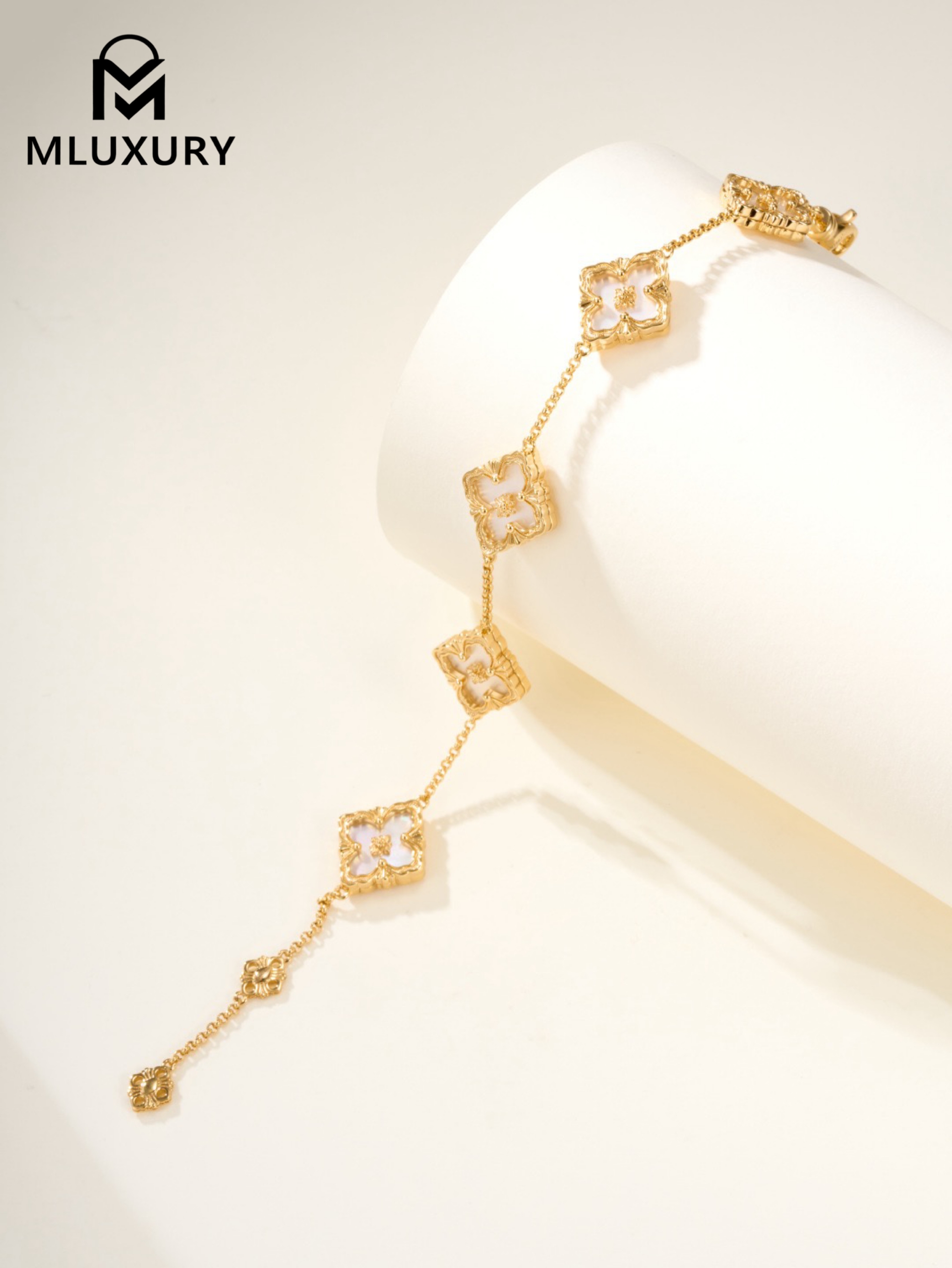 Buccellati Opera Tulle Diamond-Studded Five-Leaf Clover and Five-Petal Mother-of-Pearl Bracelet (Small Size)
