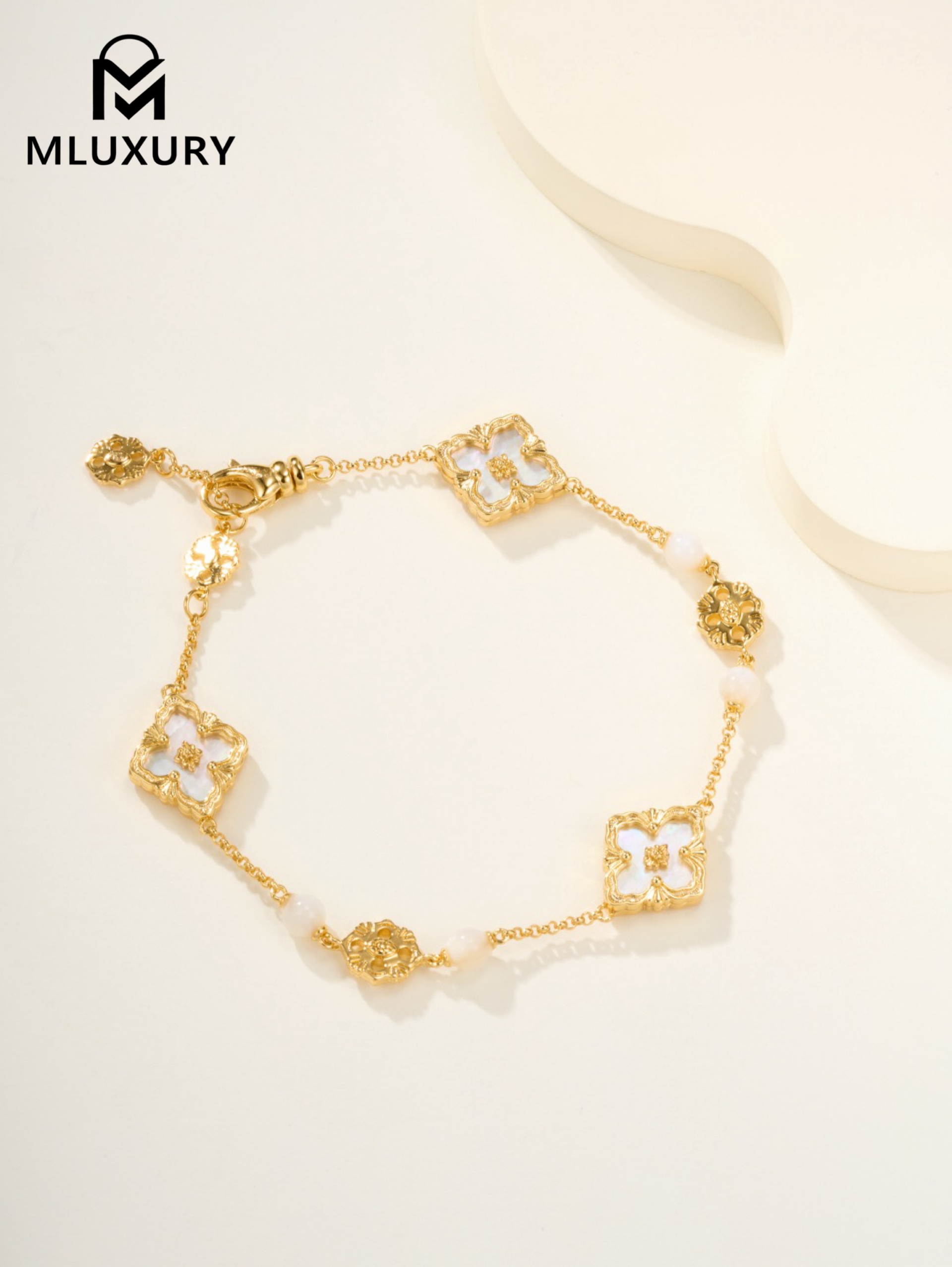 Buccellati White Mother-of-Pearl Three-Flower Bracelet (Small Size)