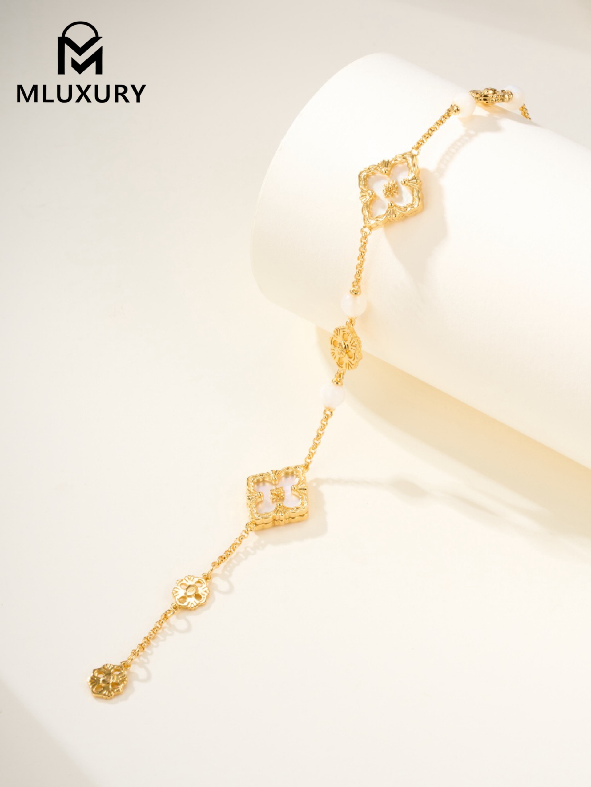 Buccellati White Mother-of-Pearl Three-Flower Bracelet (Small Size)