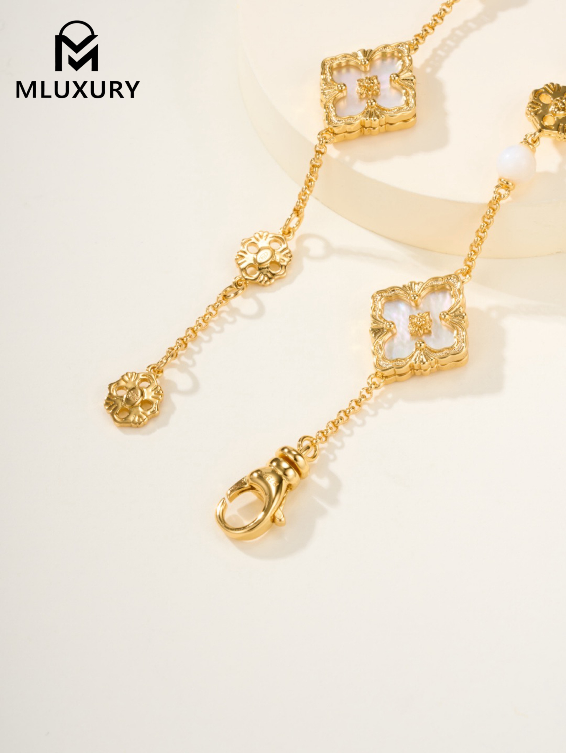 Buccellati White Mother-of-Pearl Three-Flower Bracelet (Small Size)