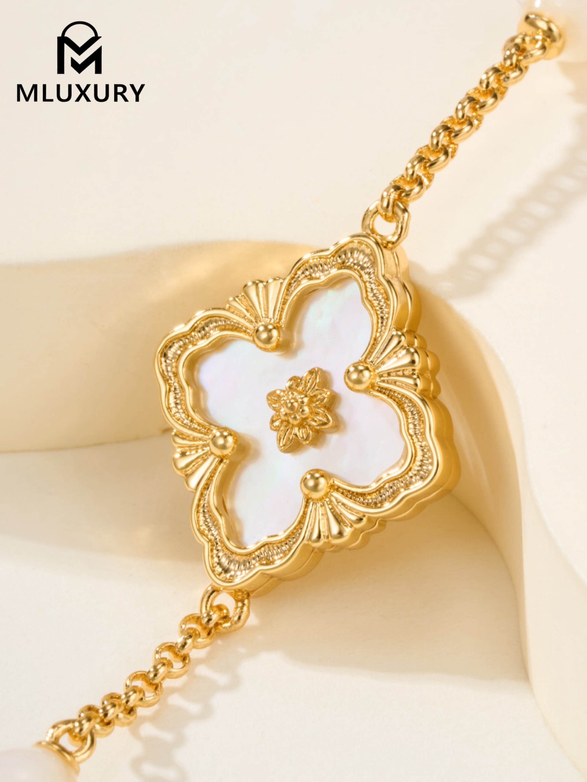 Buccellati White Mother-of-Pearl Three-Flower Bracelet (Small Size)