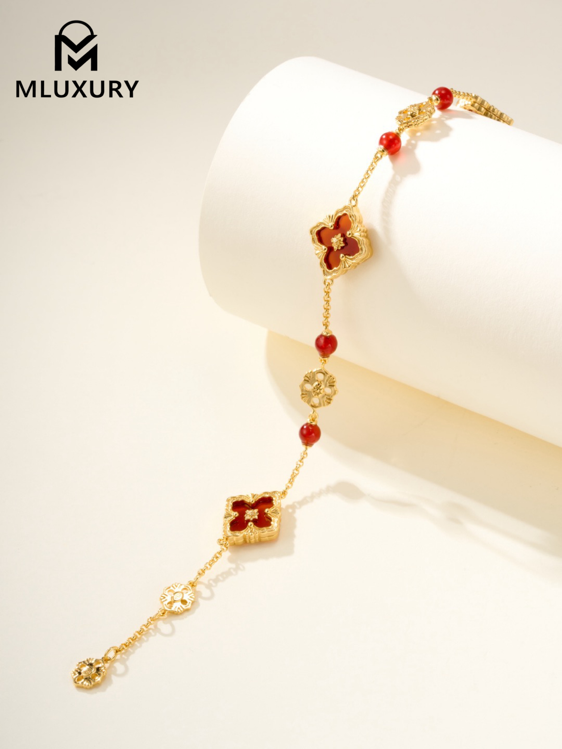 Buccellatibe Carnelian Three-Flower Bracelet (Small Size)