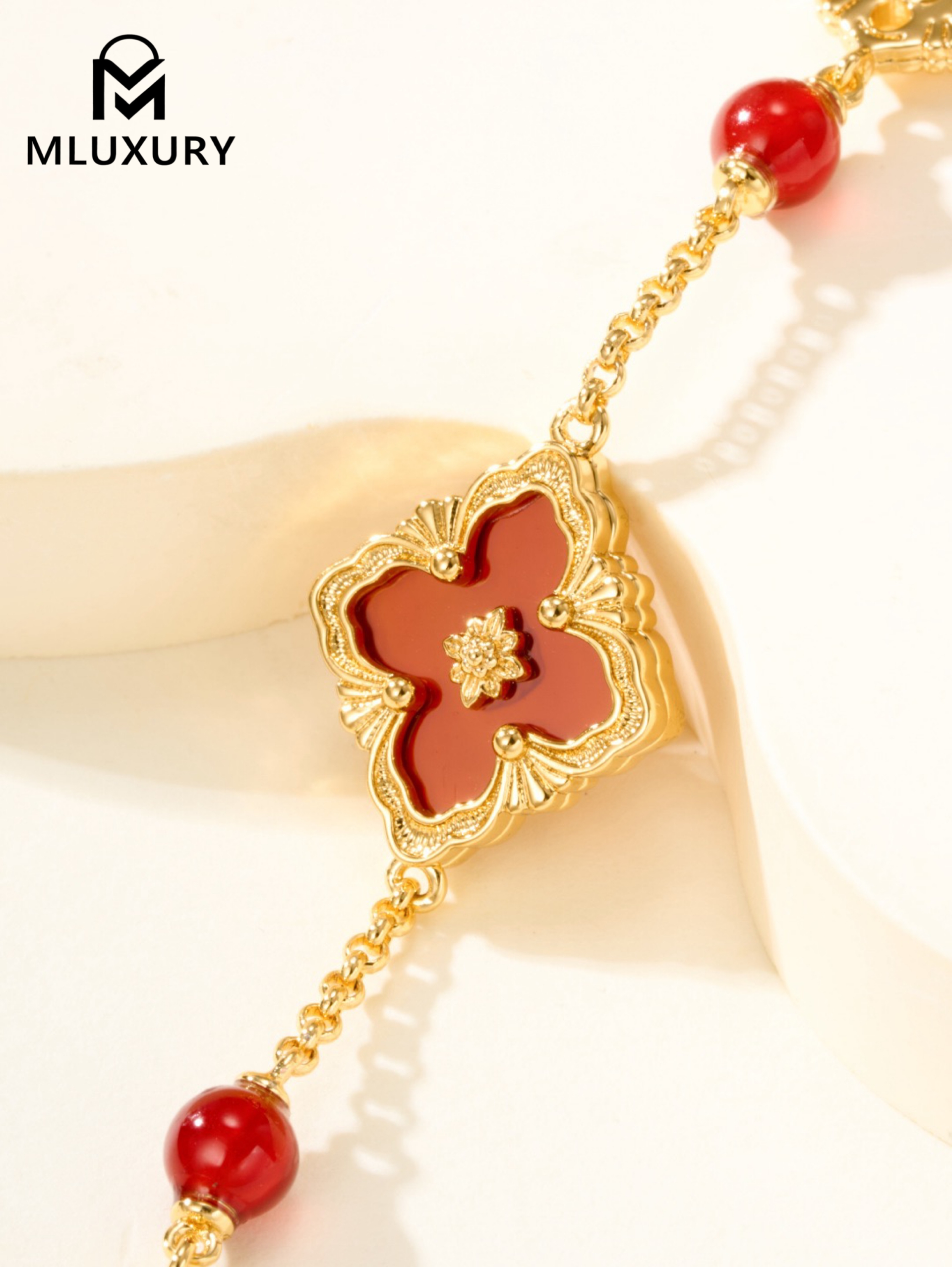 Buccellatibe Carnelian Three-Flower Bracelet (Small Size)