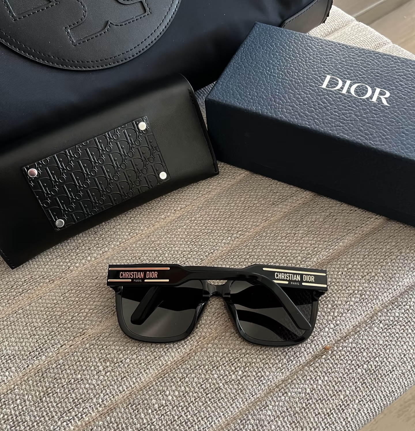 SUNGLASSES