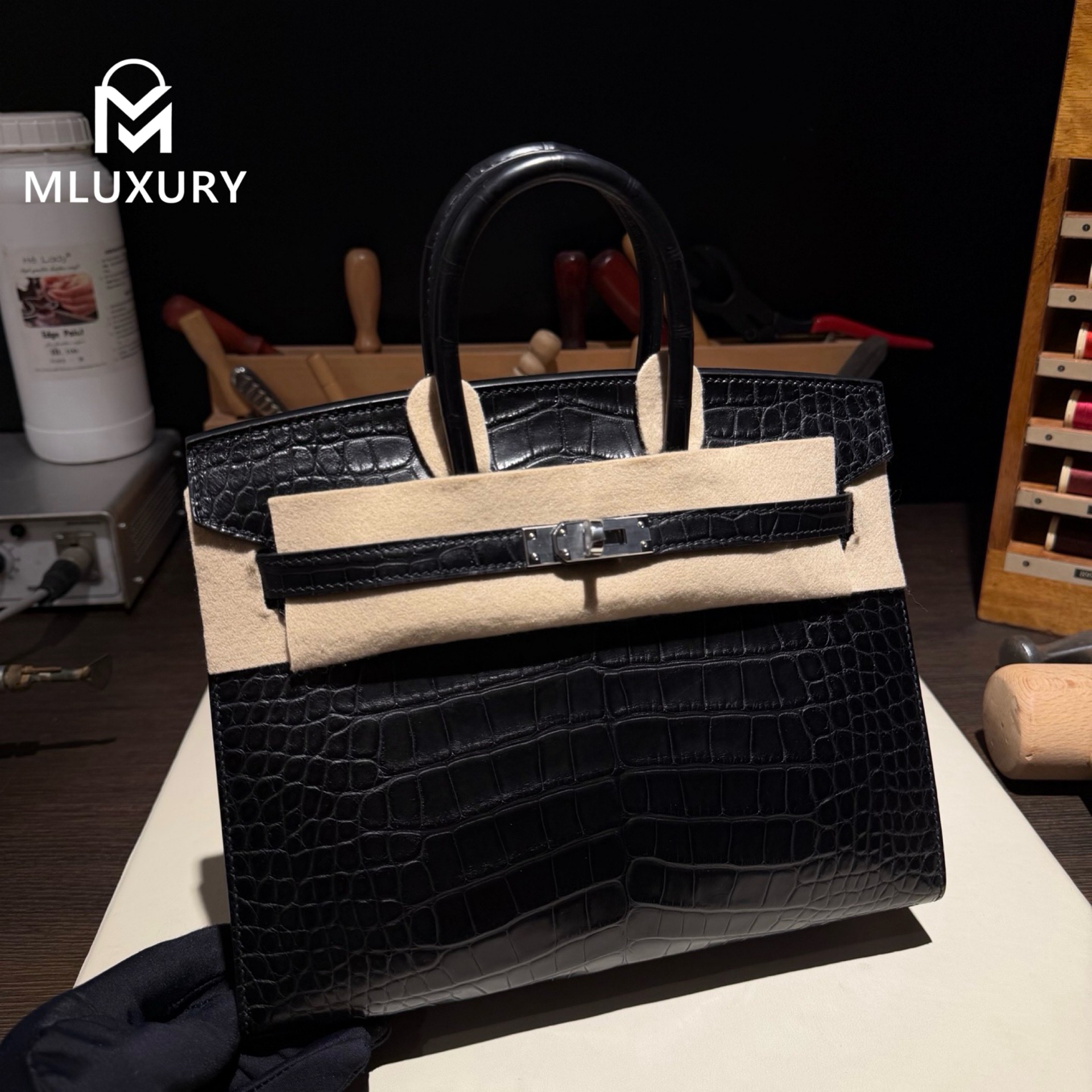 Hermès Birkin 25, Matte crocodile pattern on the outside, Black with silver hardware