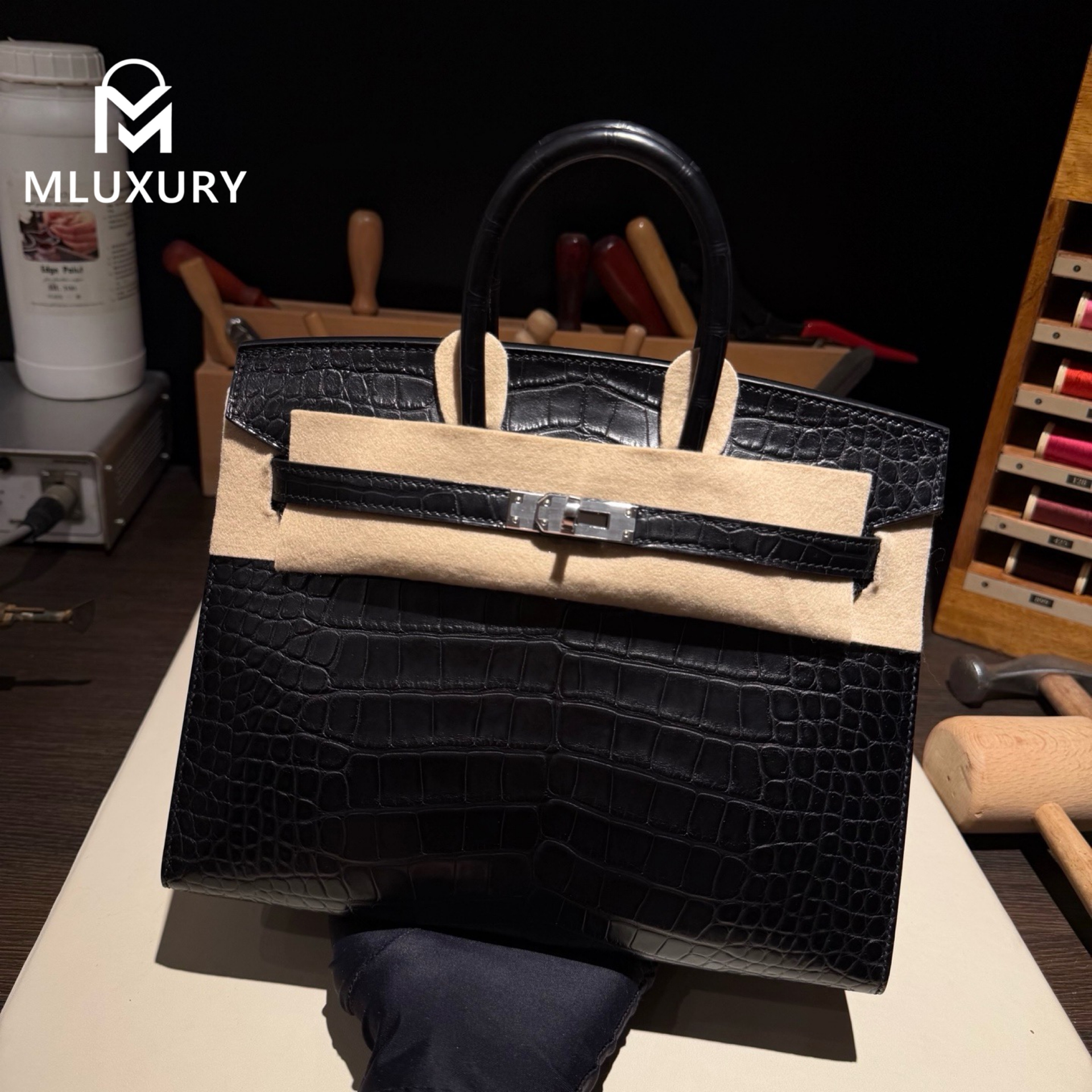 Hermès Birkin 25, Matte crocodile pattern on the outside, Black with silver hardware