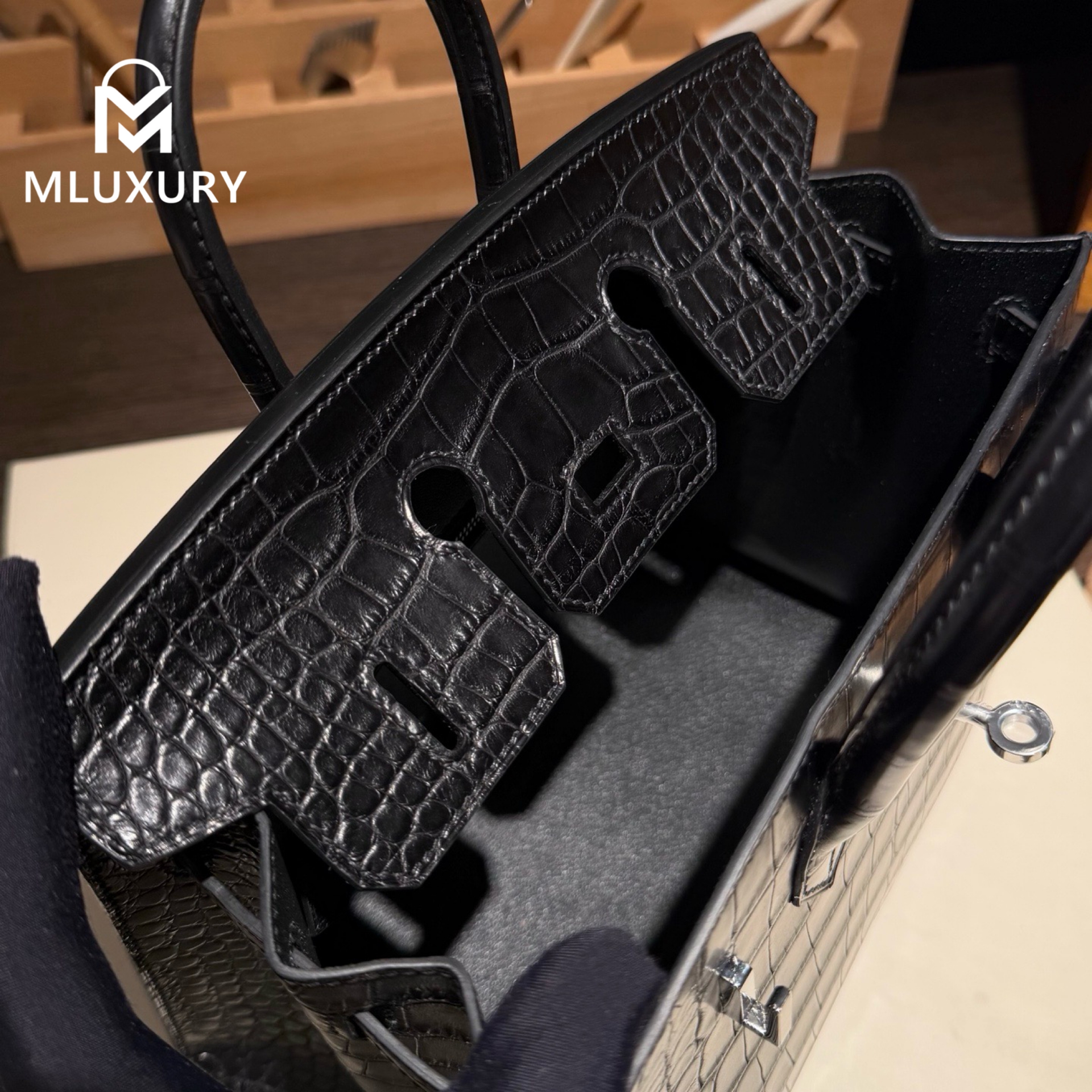 Hermès Birkin 25, Matte crocodile pattern on the outside, Black with silver hardware